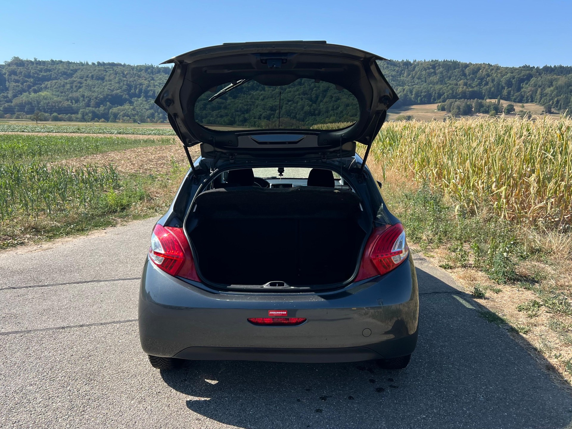 PEUGEOT 208 1.2 VTI Active-image-12