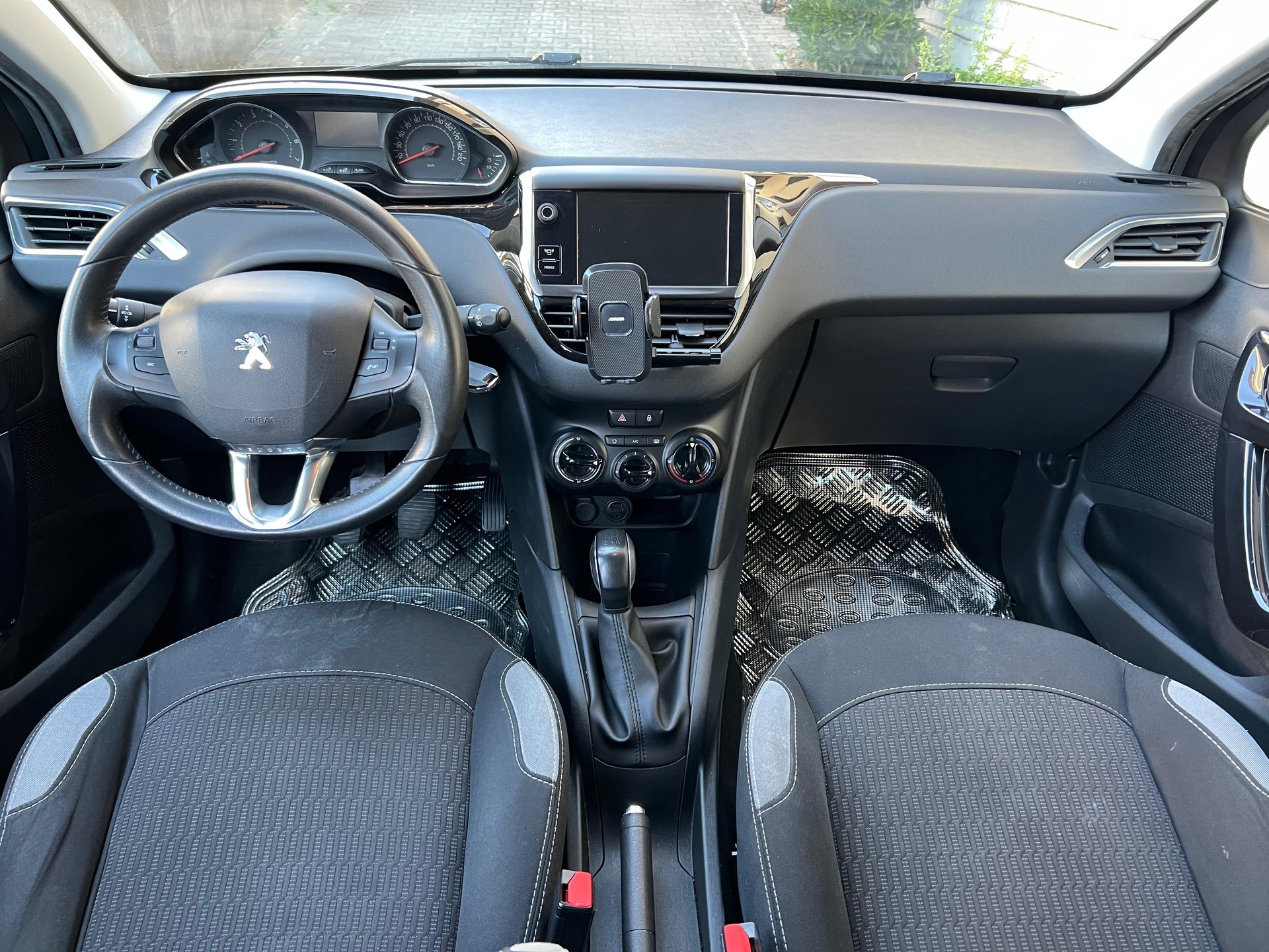 PEUGEOT 208 1.2 VTI Active-image-9