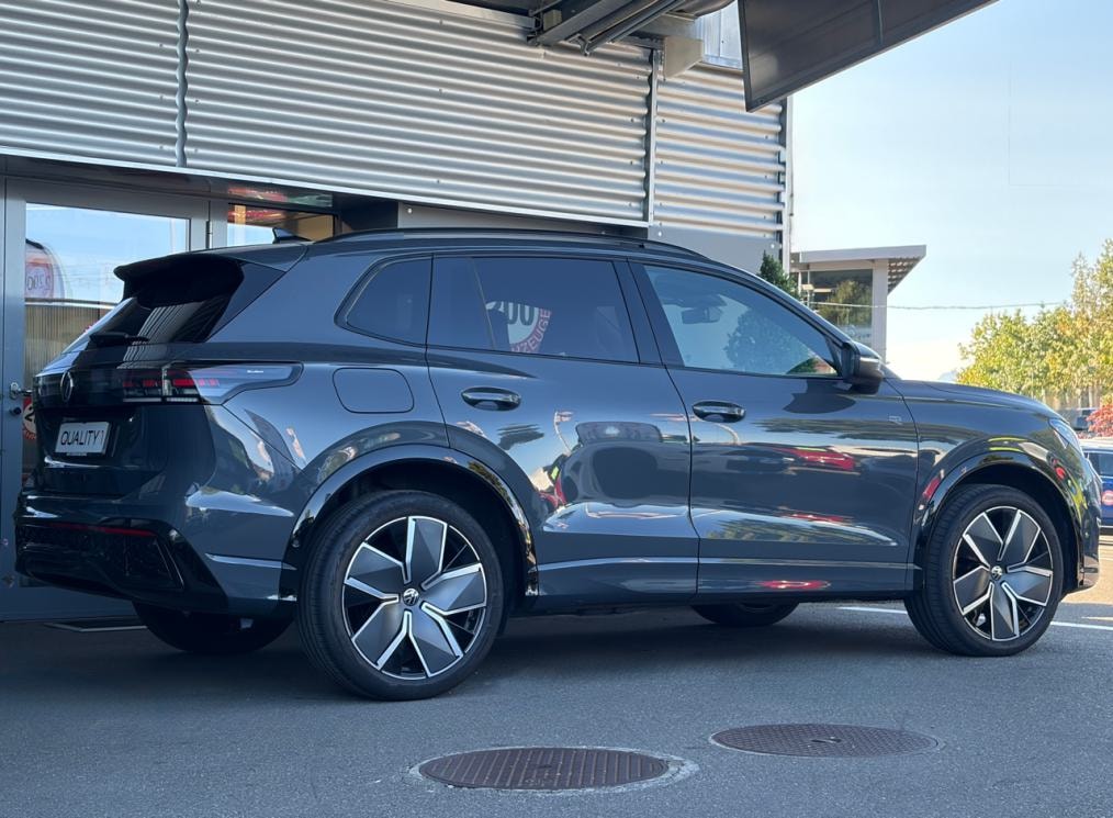 VW Tiguan 2.0 TDi R-Line 4M Black Style-showroom-element-2