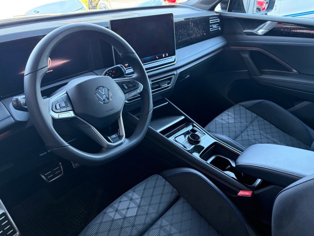 VW Tiguan 2.0 TDi R-Line 4M Black Style-showroom-element-3