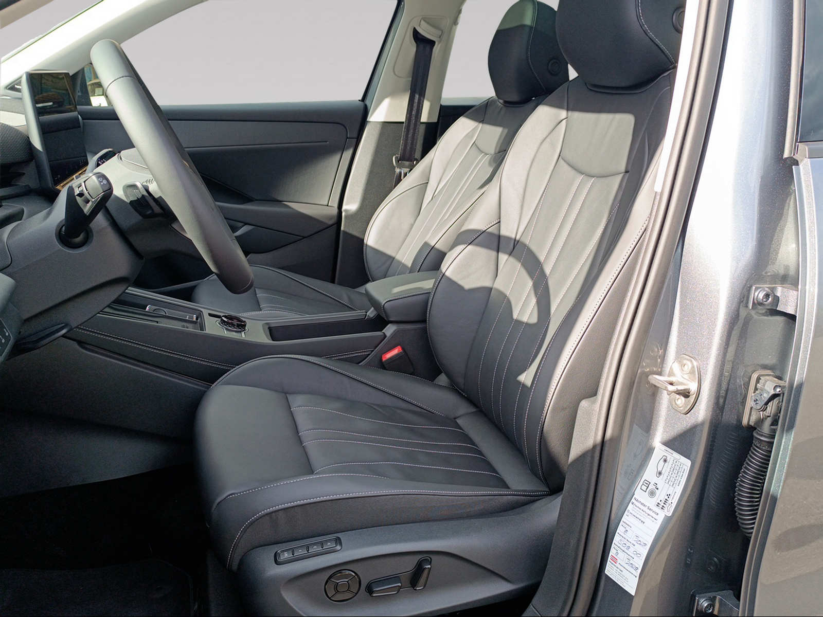 VW VW T-Roc Style 1.5TSI eHybrid 150PS TSI / Vollausstattung-image-7