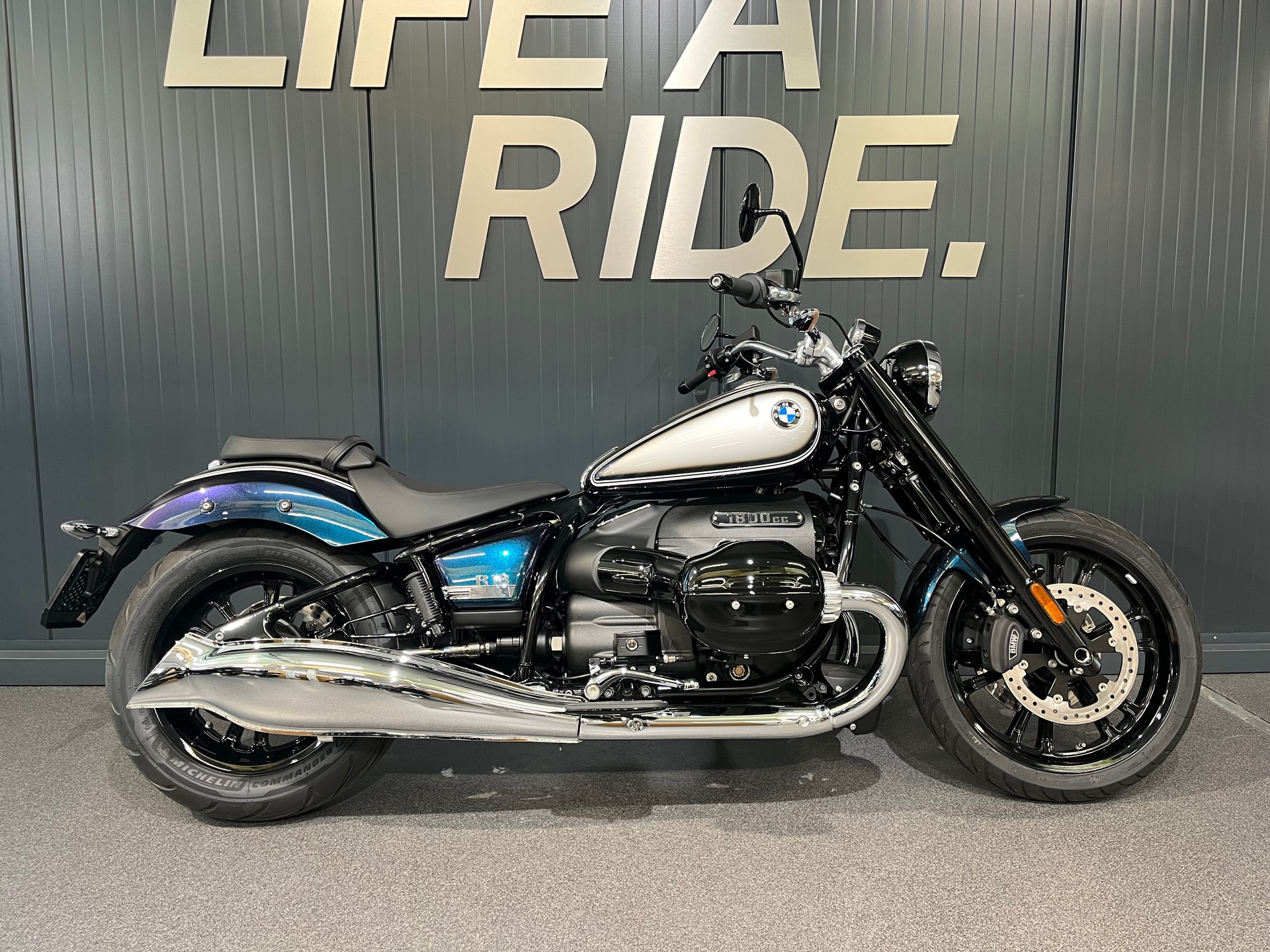 BMW R 18