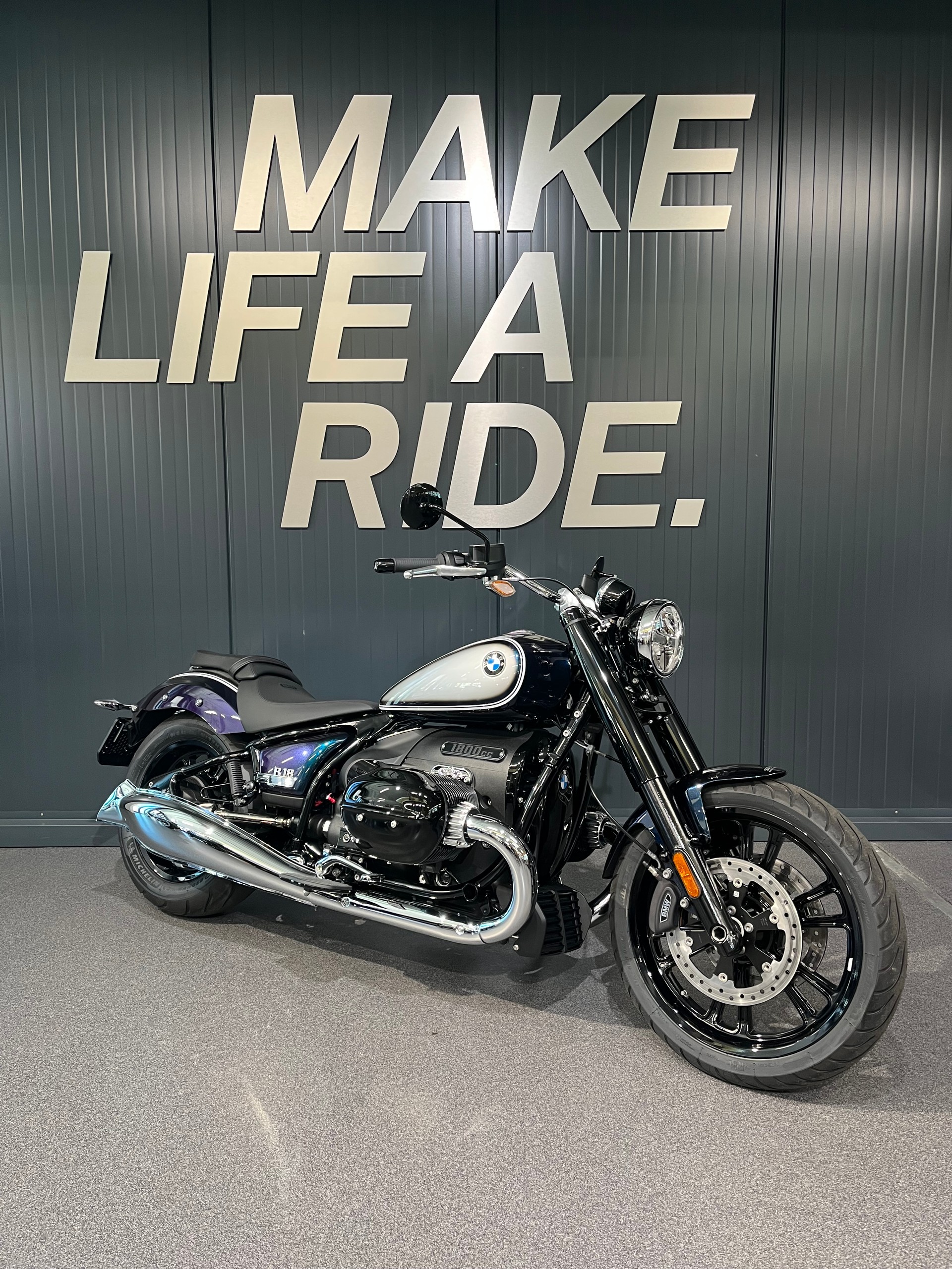 BMW R 18-showroom-element-1