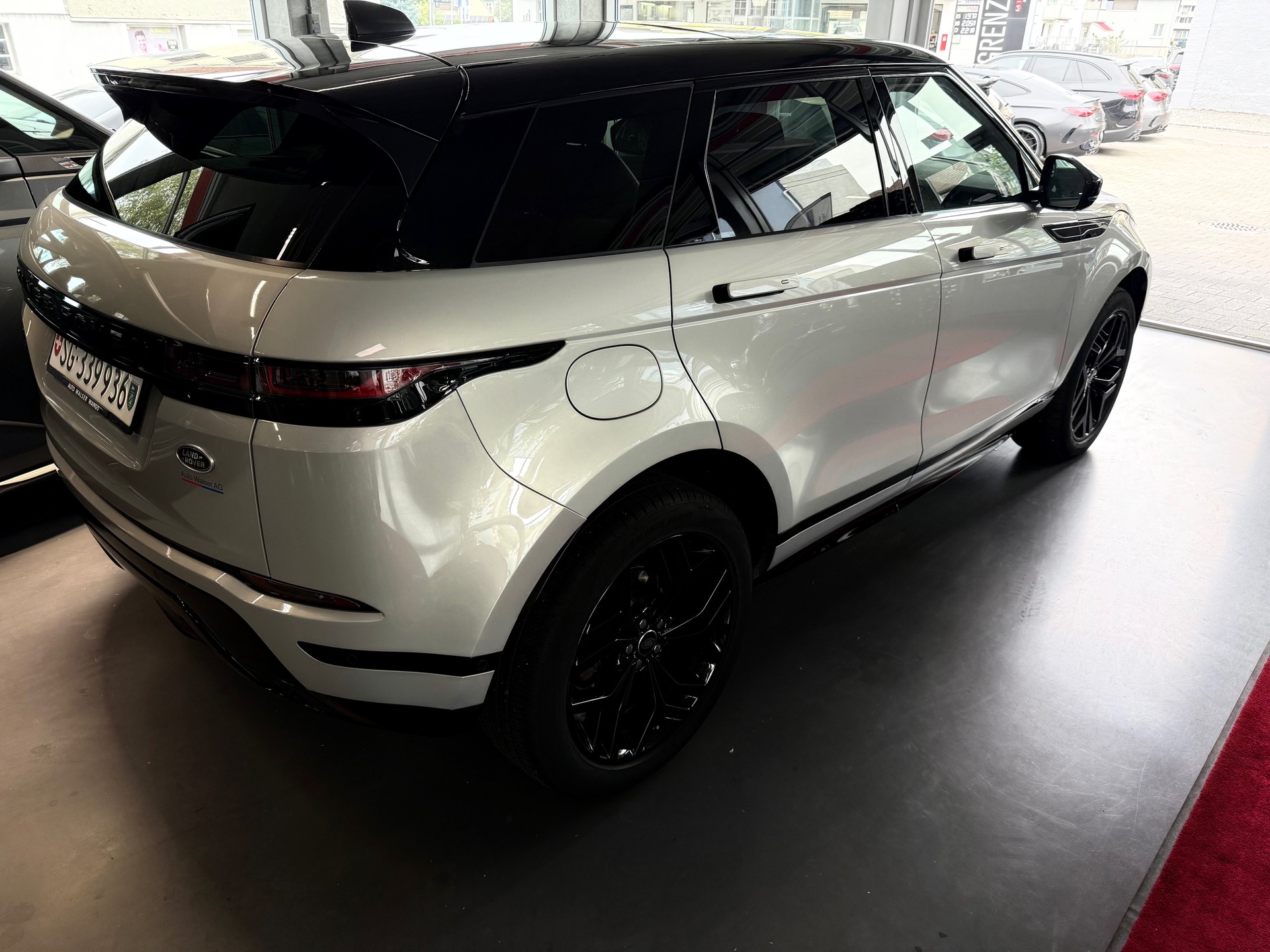LAND ROVER Range Rover Evoque R-Dynamic D 180 AT9-showroom-element-3