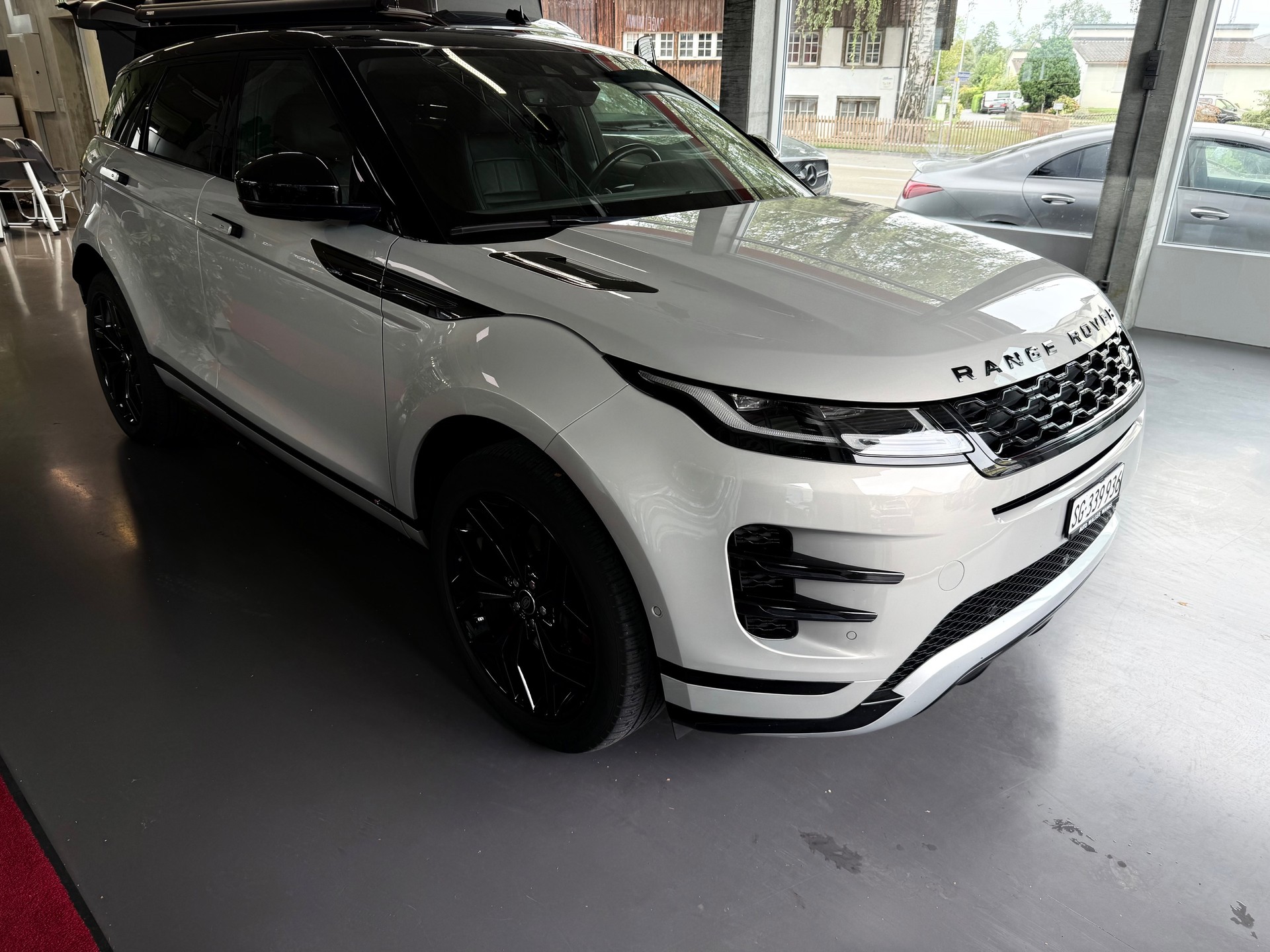 LAND ROVER Range Rover Evoque R-Dynamic D 180 AT9-showroom-element-2