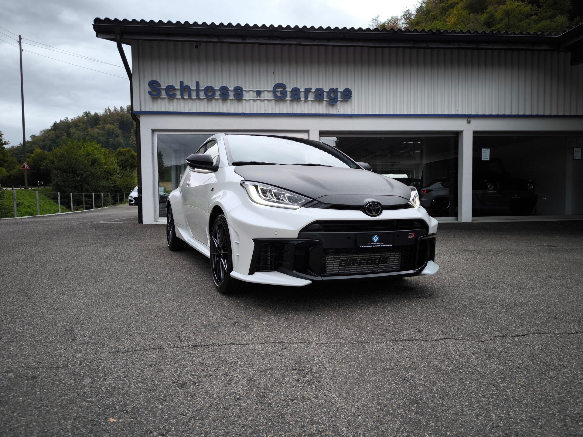 TOYOTA Yaris 1.6 GR Sport A-showroom-element-2