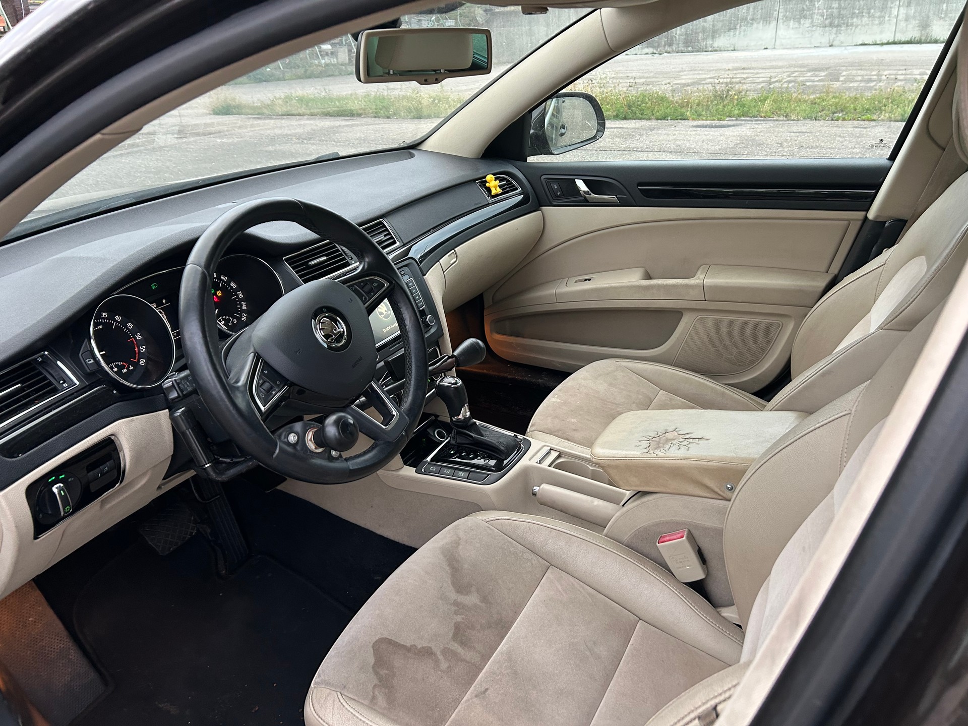 SKODA Superb Combi 2.0 TDi Elegance 4x4 DSG-image-5