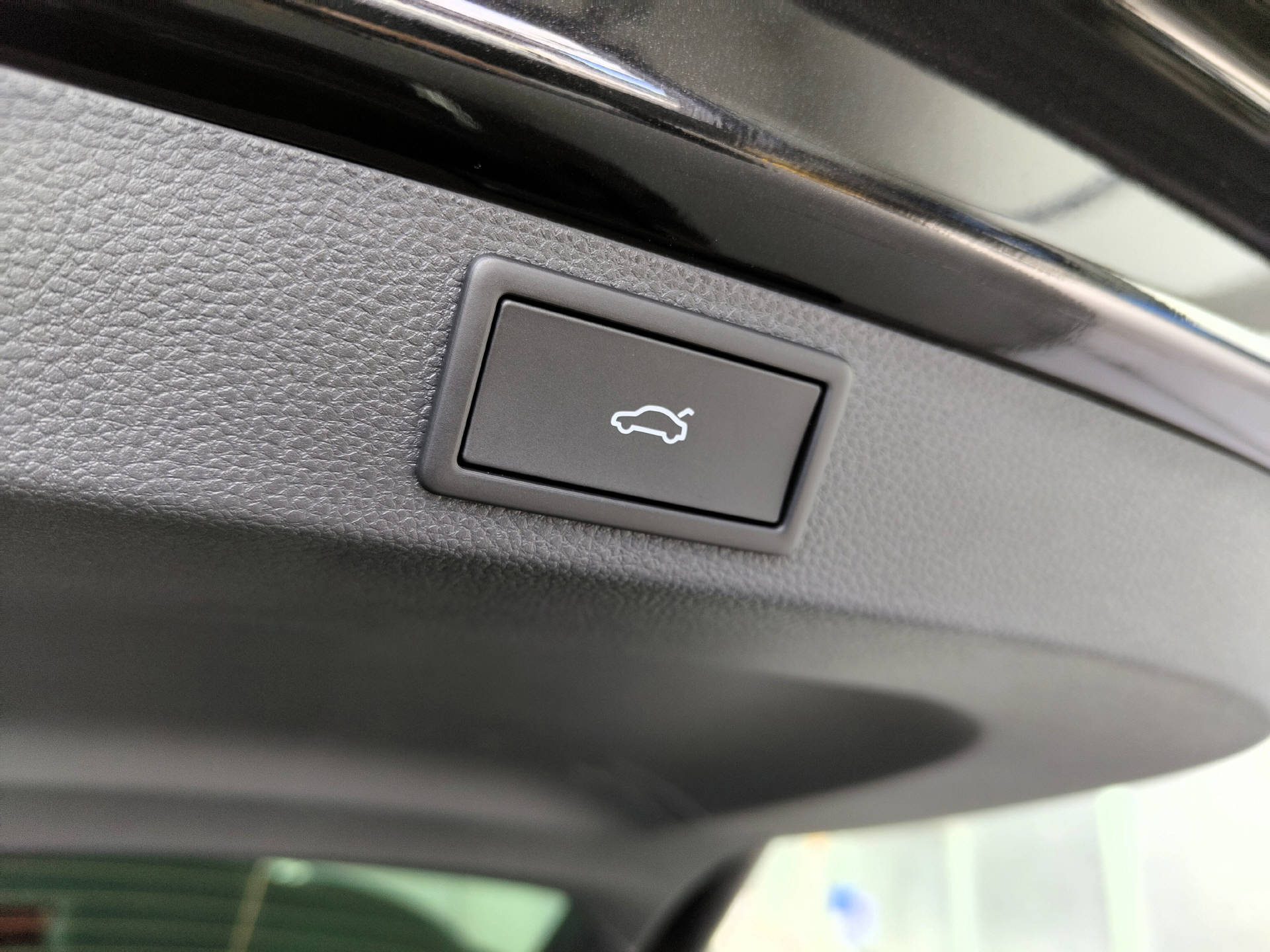 SKODA Karoq 2.0 TSI SportLine 4x4 DSG-image-13