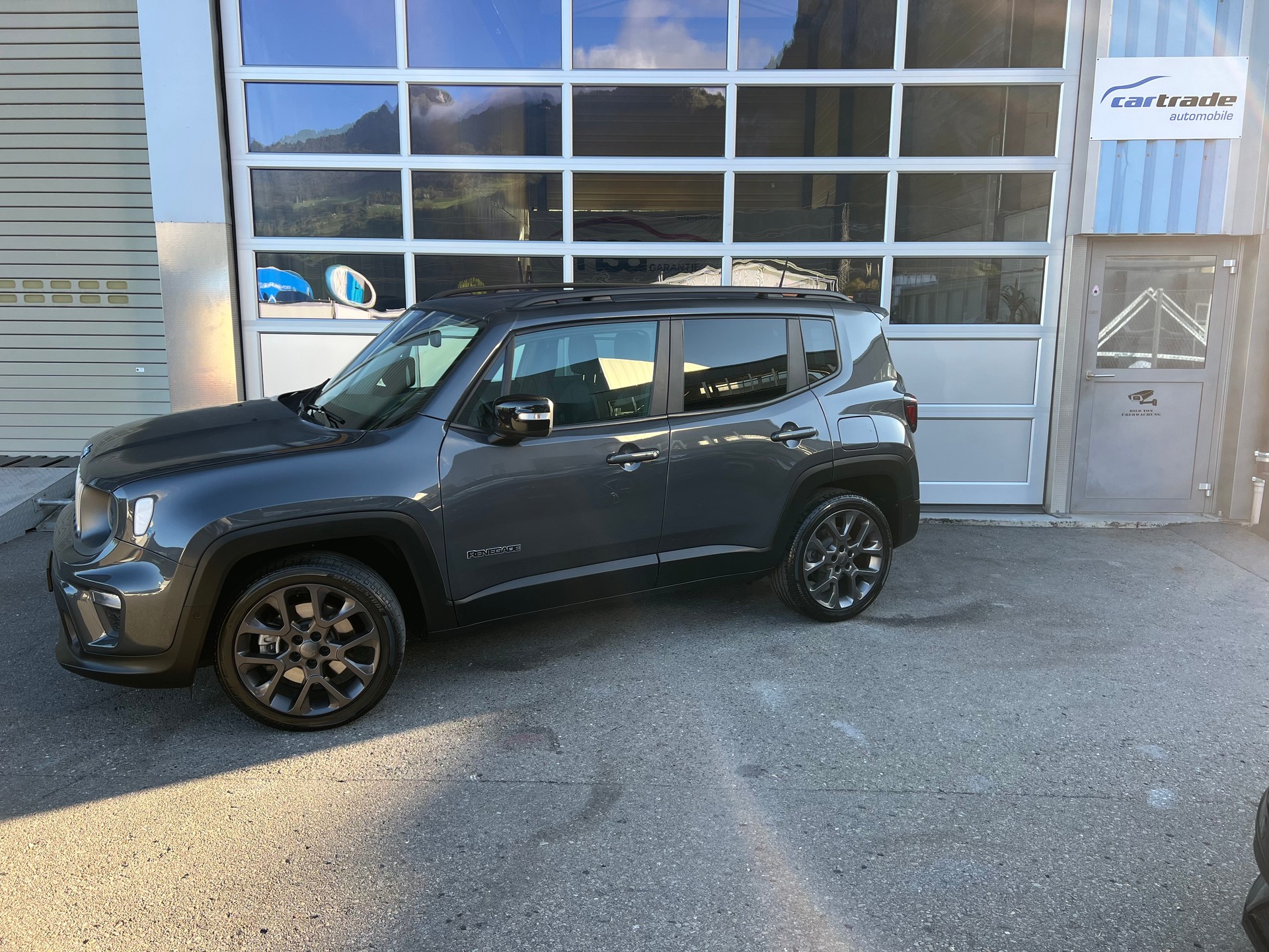 JEEP Renegade 1.3 T 4x4 PHEV Swiss Limited Plus *** CH- Fahrzeug **-showroom-element-2