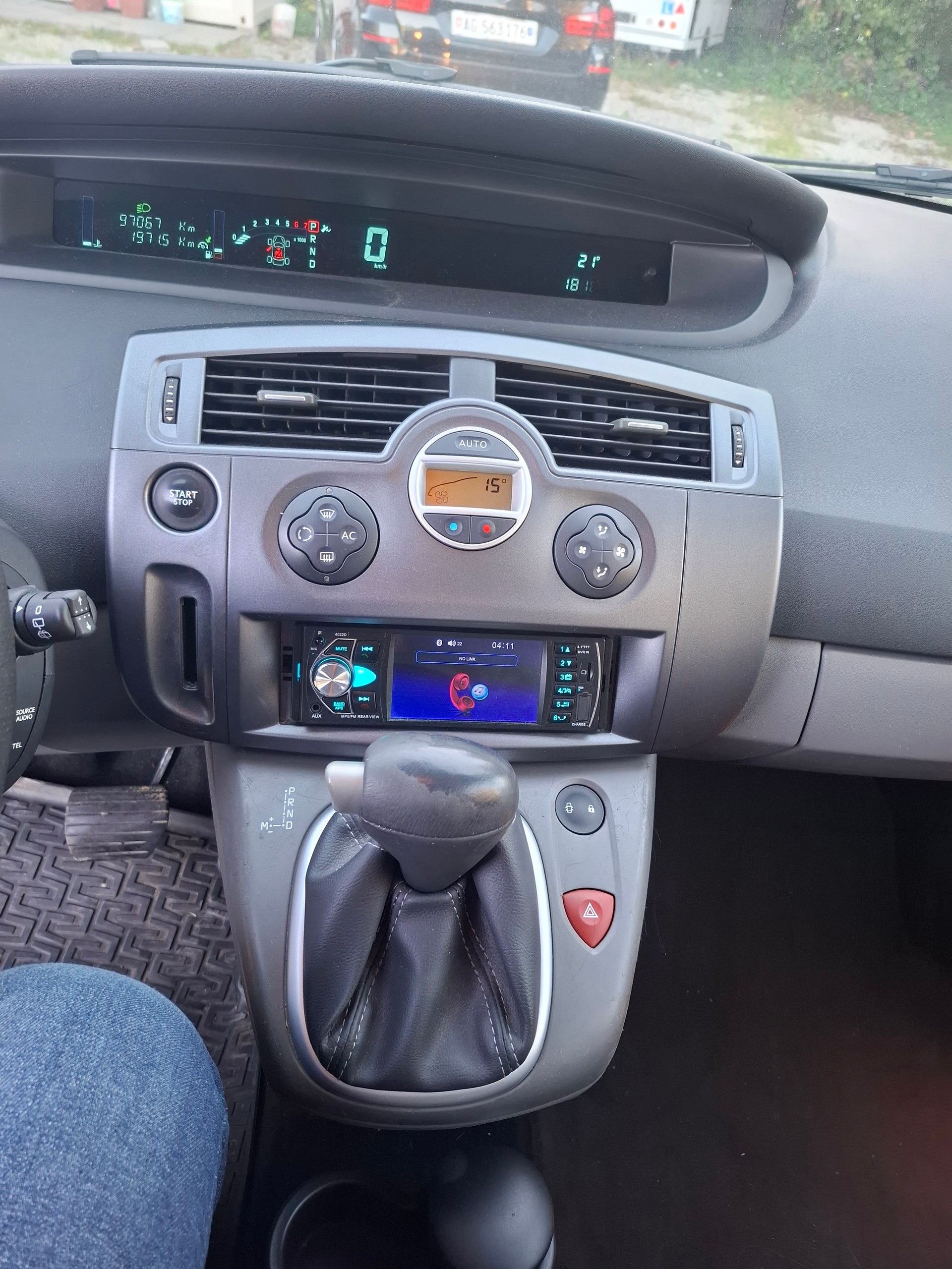 RENAULT Grand Scénic 2.0 16V Authentique Confort-image-10