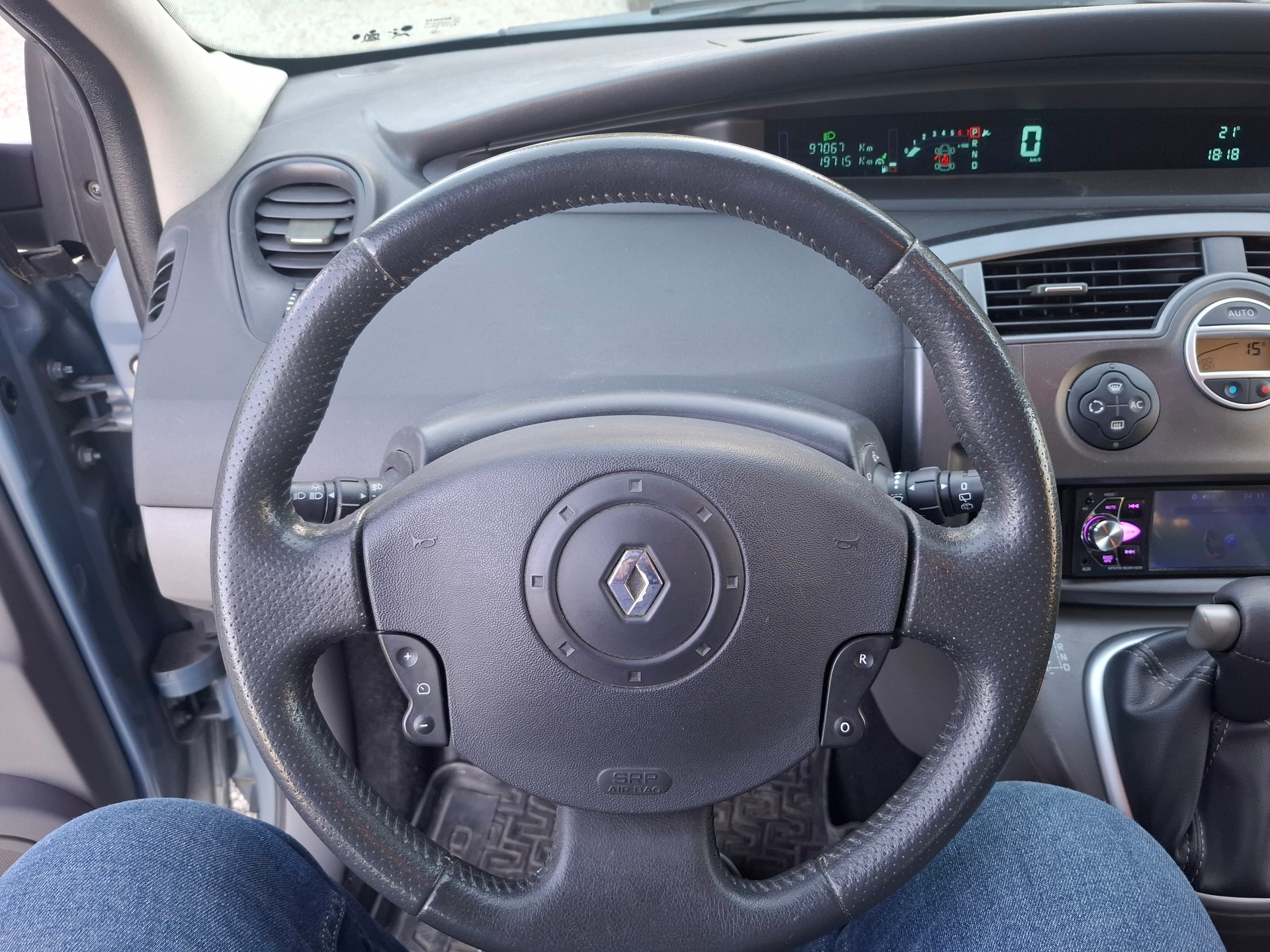 RENAULT Grand Scénic 2.0 16V Authentique Confort-image-11