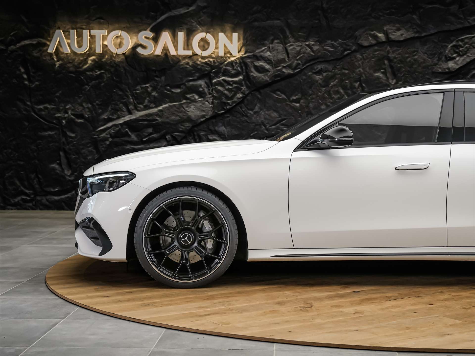 MERCEDES-BENZ E 220 AMG Line d 9G-Tronic *Werksgarantie*21" Felgen*Panorama*Lenkradheizung*-image-15