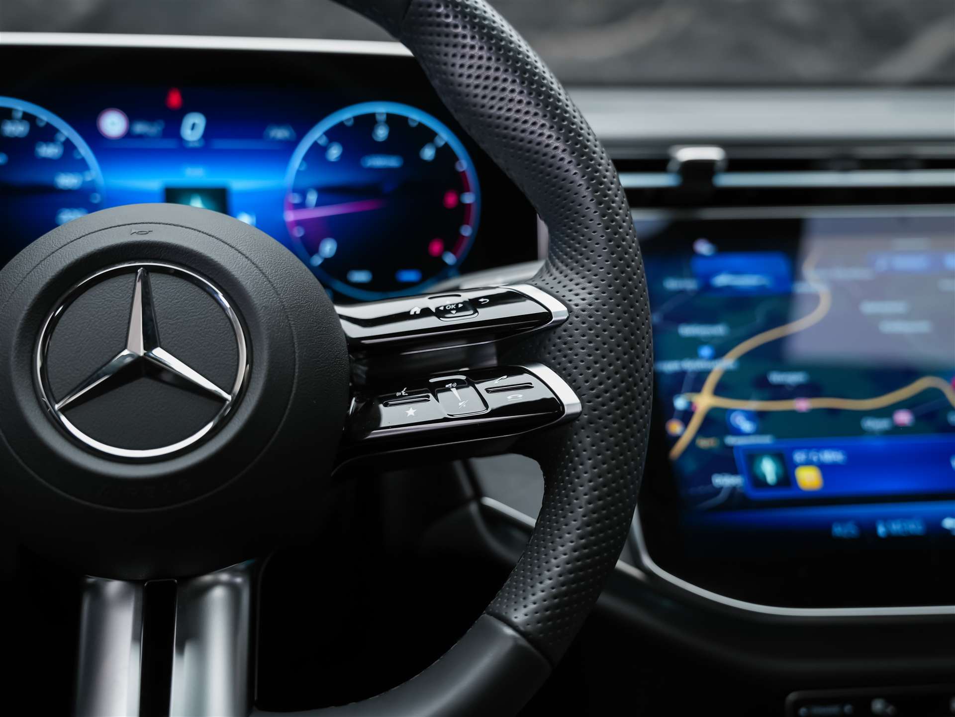 MERCEDES-BENZ E 220 AMG Line d 9G-Tronic *Werksgarantie*21" Felgen*Panorama*Lenkradheizung*-image-28