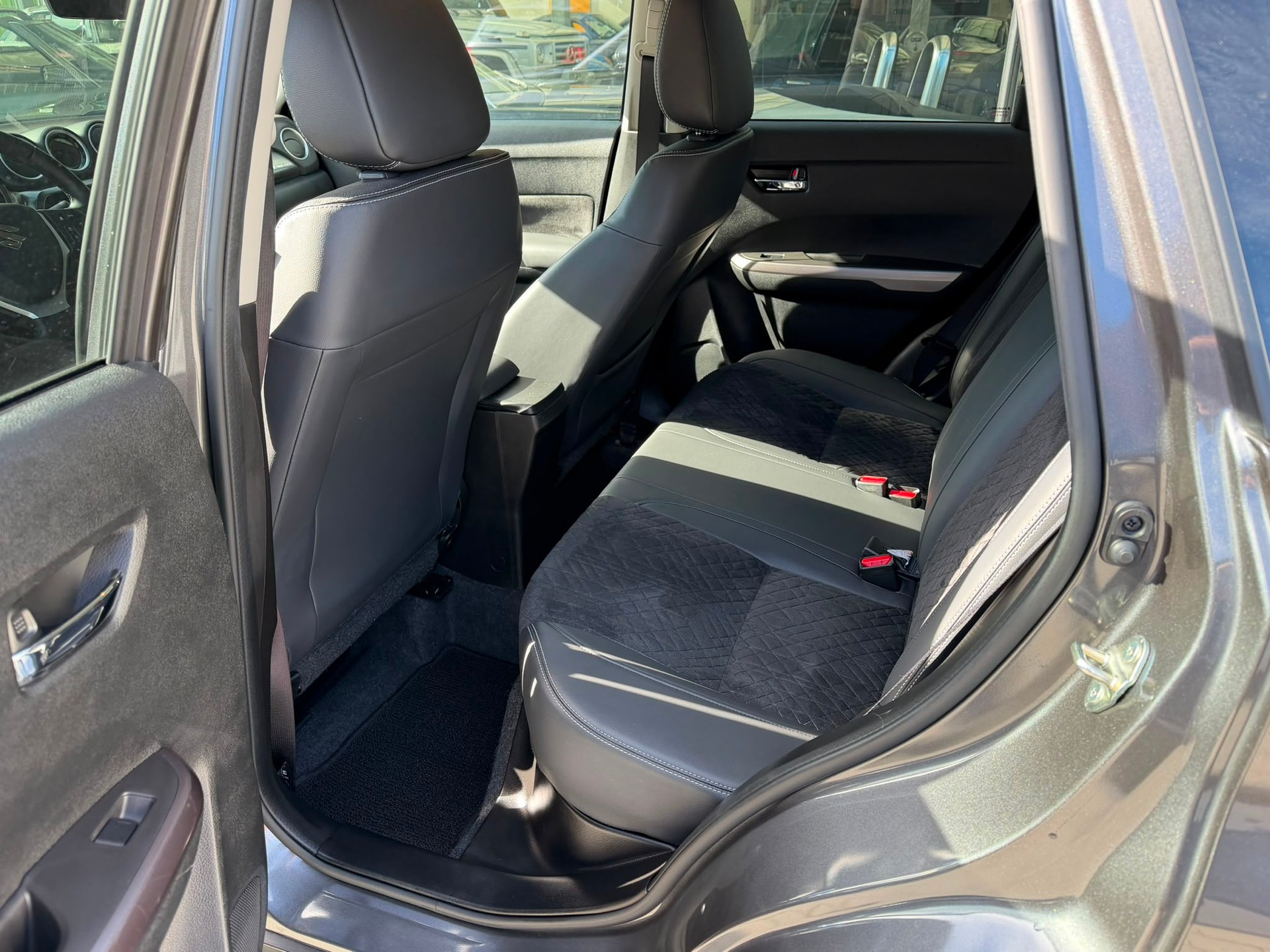 SUZUKI Vitara 1.5 Hybrid Compact Top 4x4 AGS-image-12