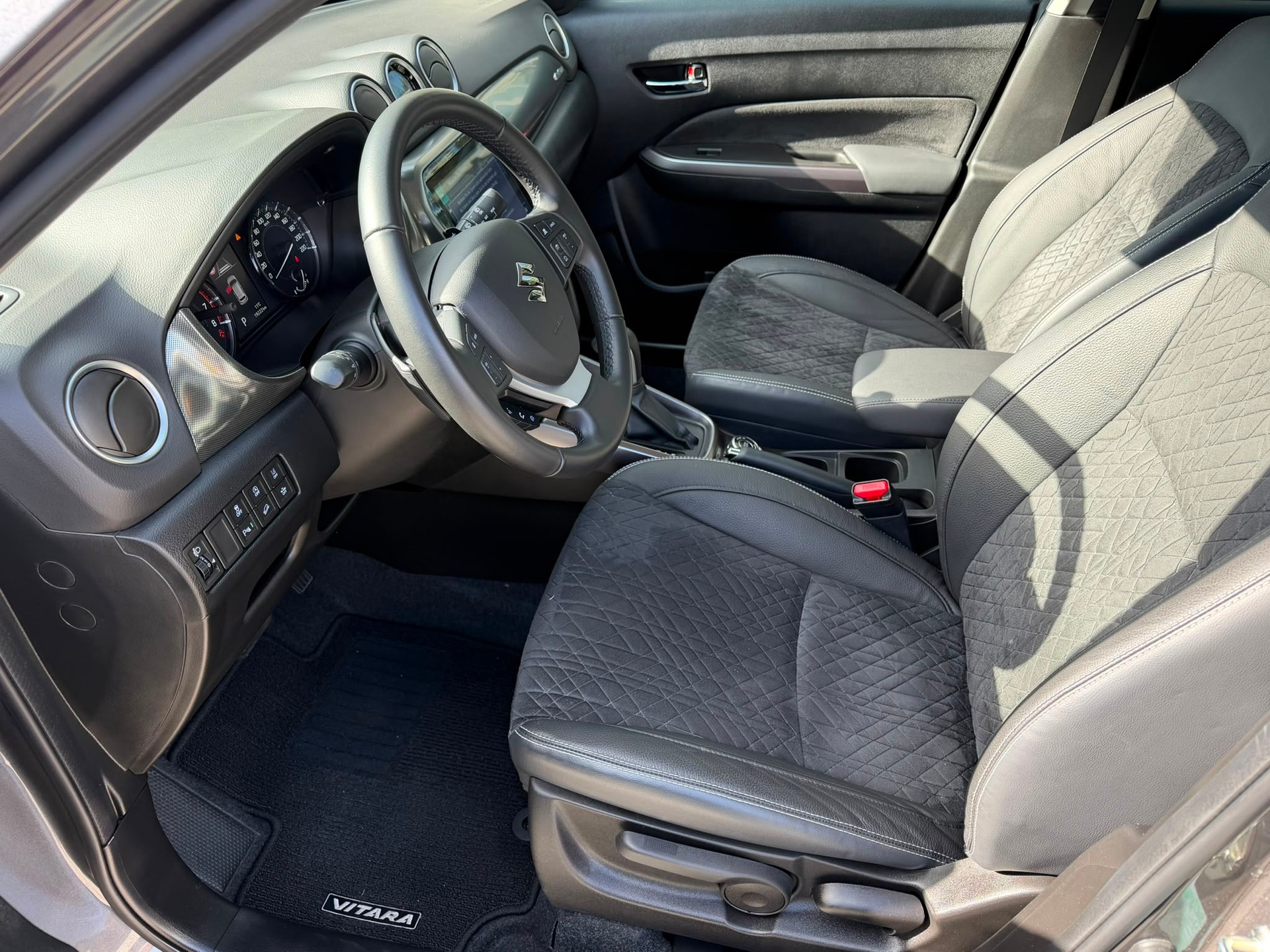 SUZUKI Vitara 1.5 Hybrid Compact Top 4x4 AGS-image-6