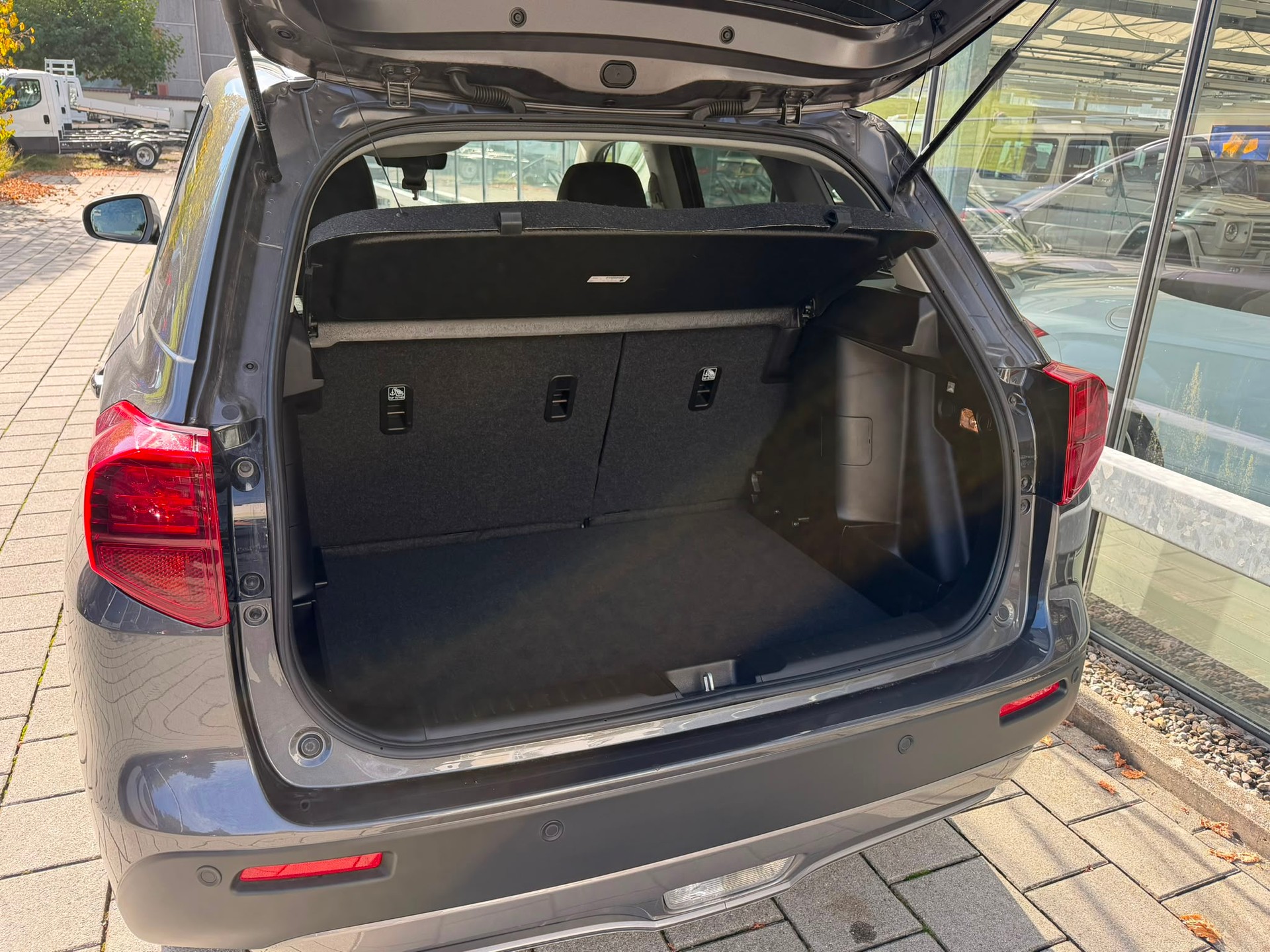 SUZUKI Vitara 1.5 Hybrid Compact Top 4x4 AGS-image-4