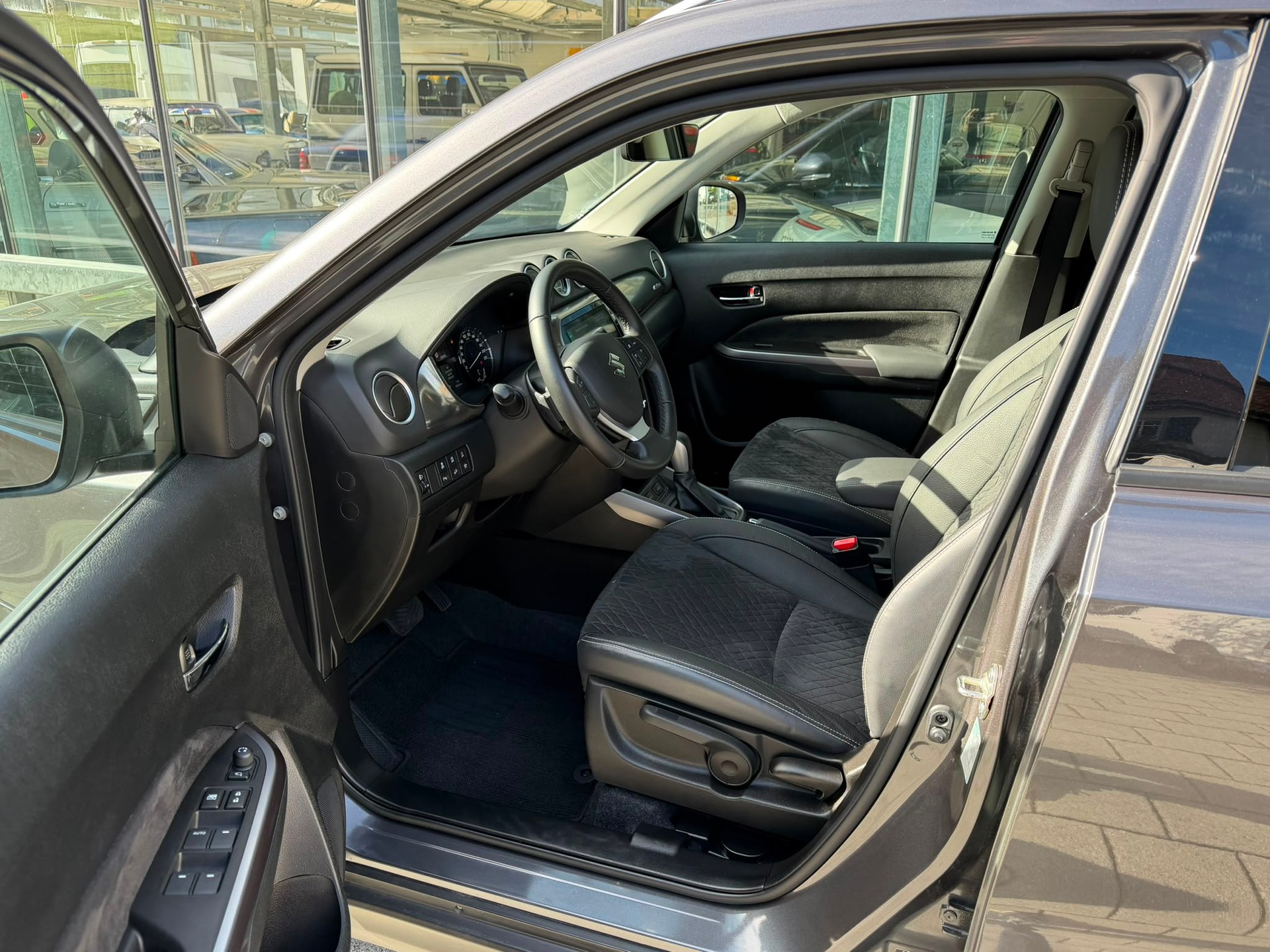 SUZUKI Vitara 1.5 Hybrid Compact Top 4x4 AGS-image-5