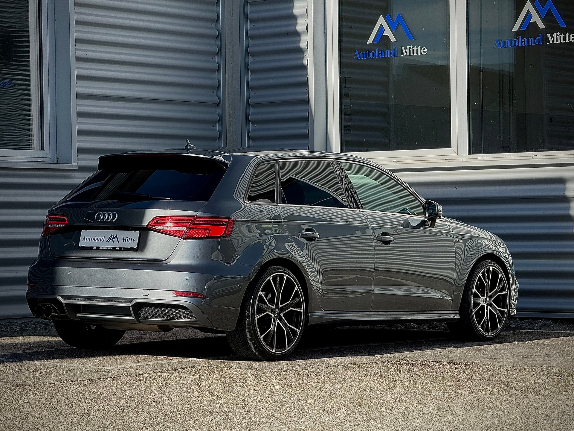 AUDI A3 Sportback 1.5 TFSI S-tronic Design-showroom-element-1
