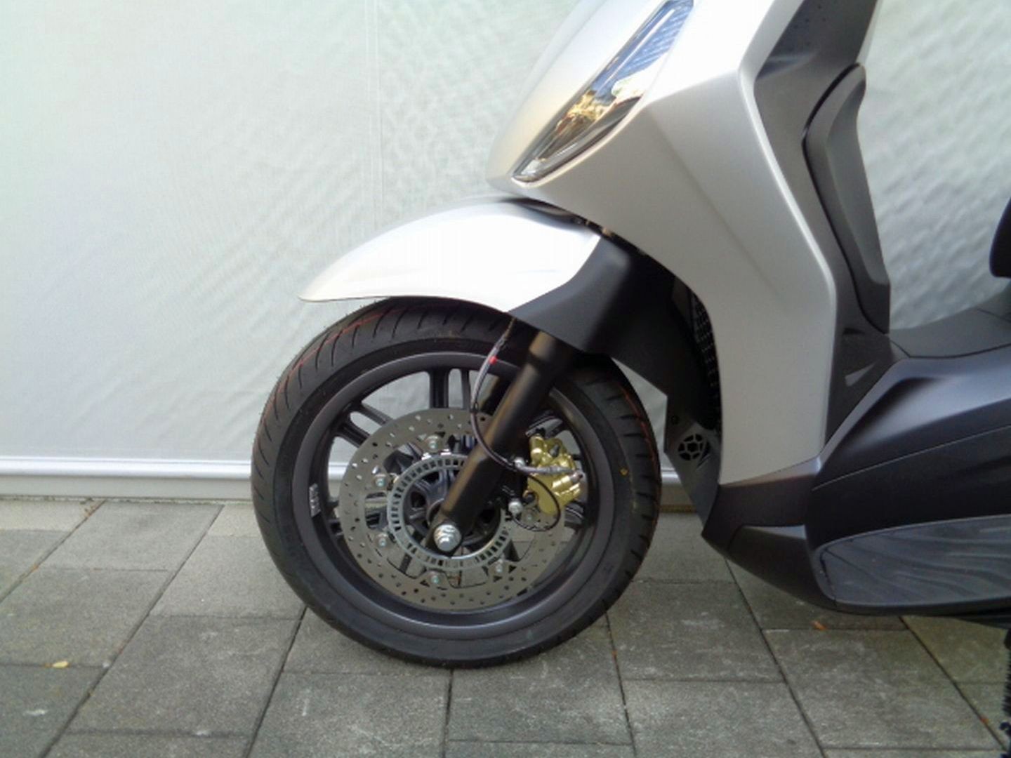 PIAGGIO BEVERLY 400 HE-image-9