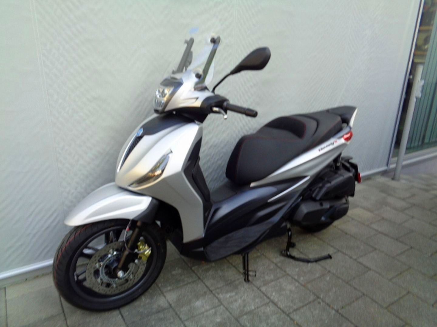 PIAGGIO BEVERLY 400 HE-image-1