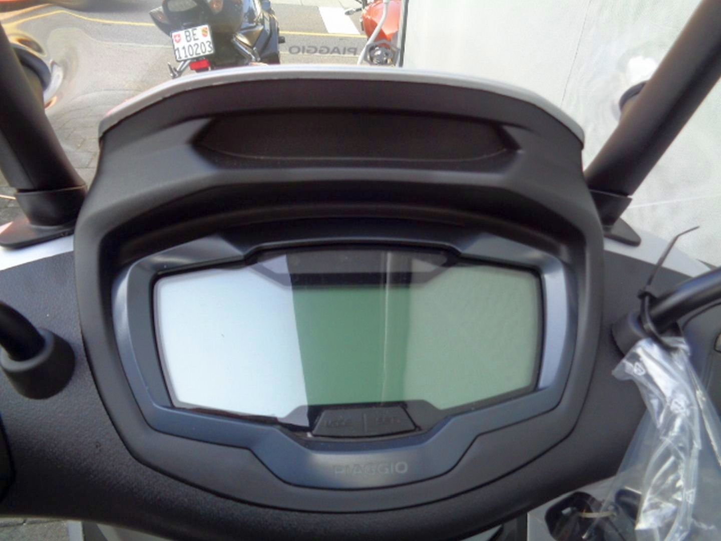 PIAGGIO BEVERLY 400 HE-image-7