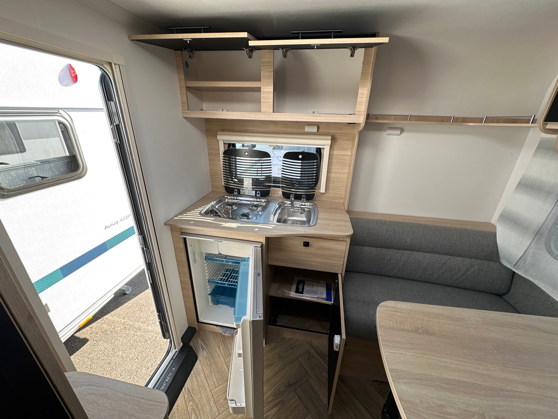 CARAVELAIR 410 Sport Line-image-11
