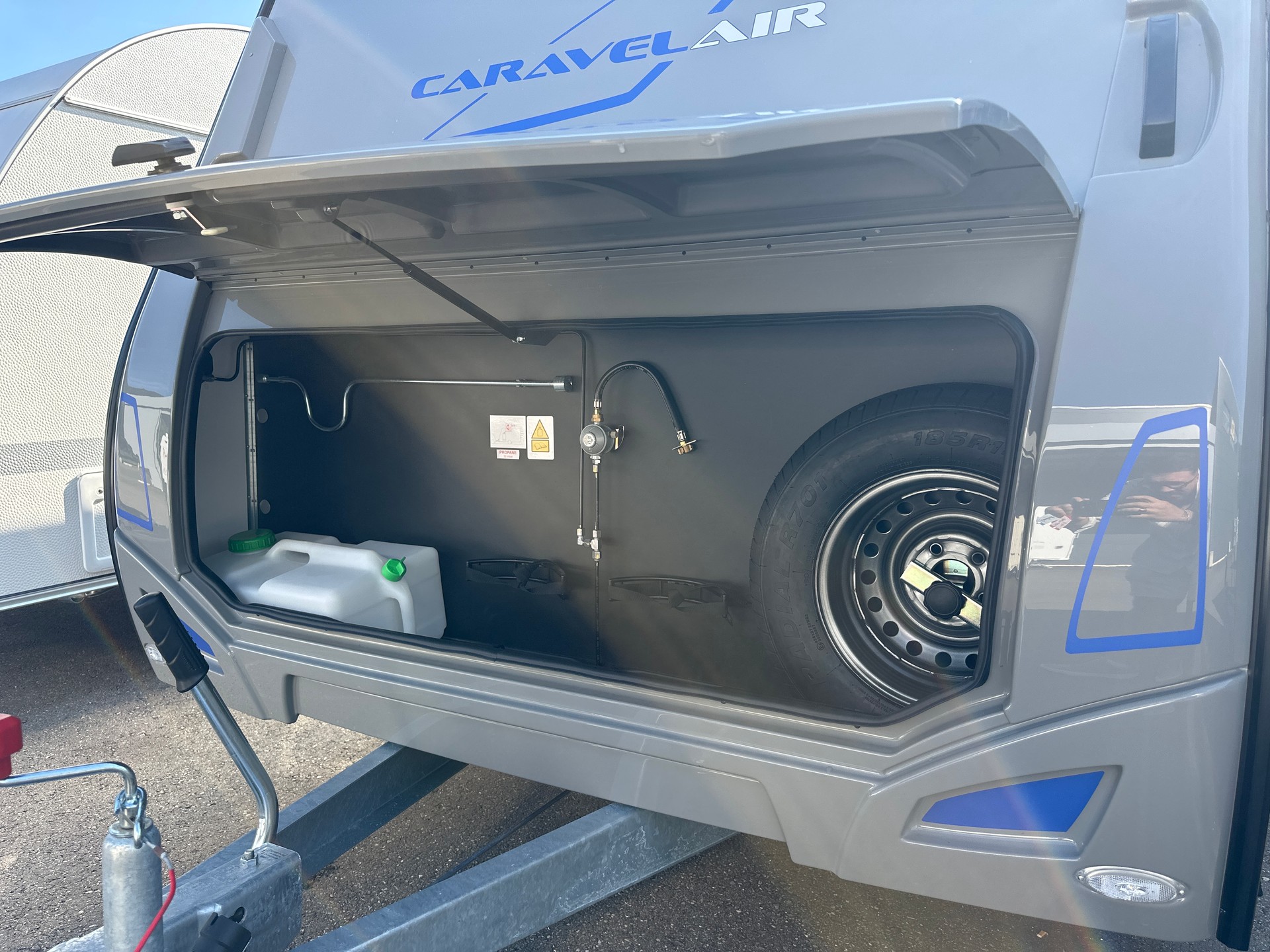CARAVELAIR 410 Sport Line-image-4
