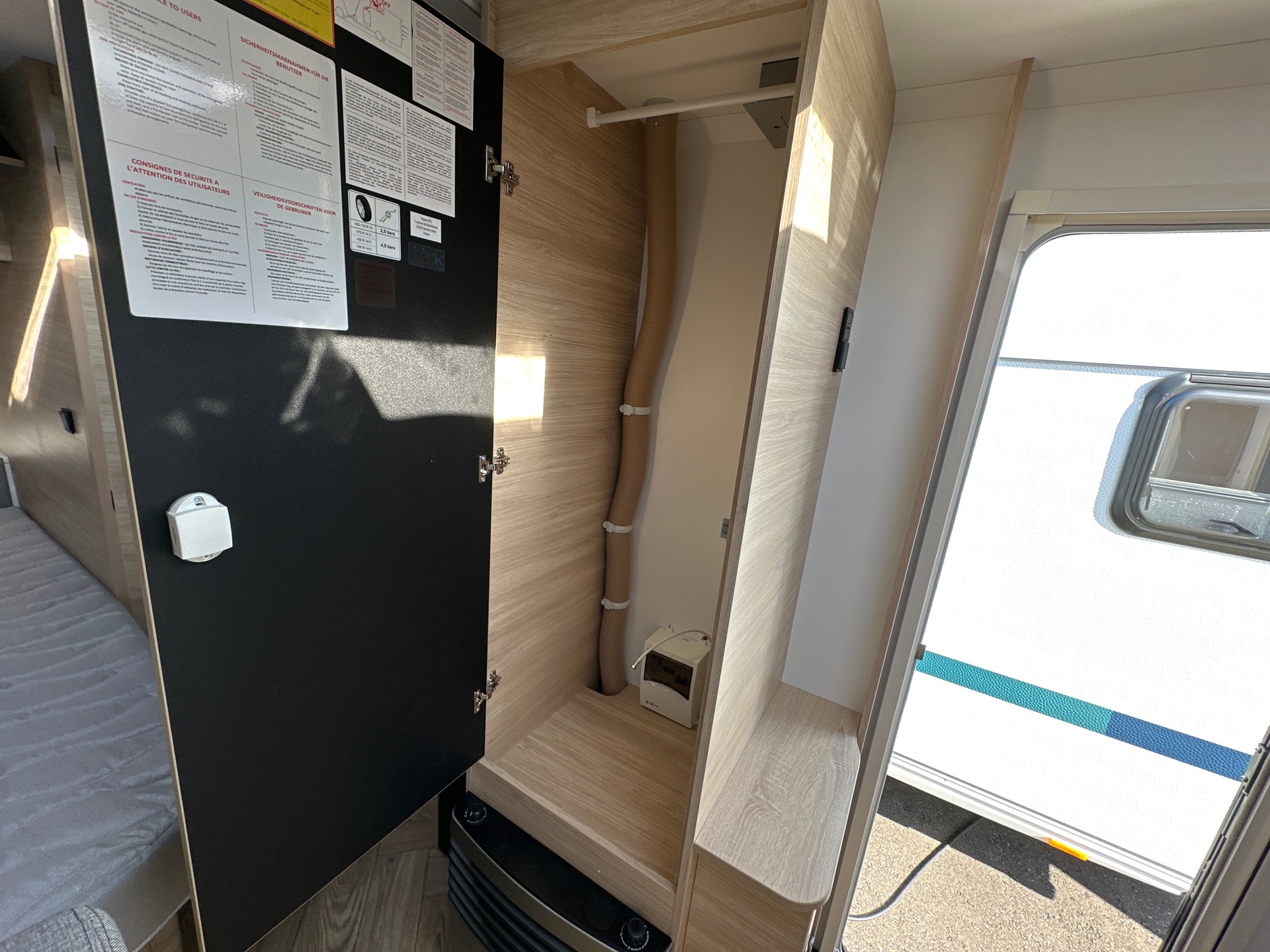 CARAVELAIR 410 Sport Line-image-8