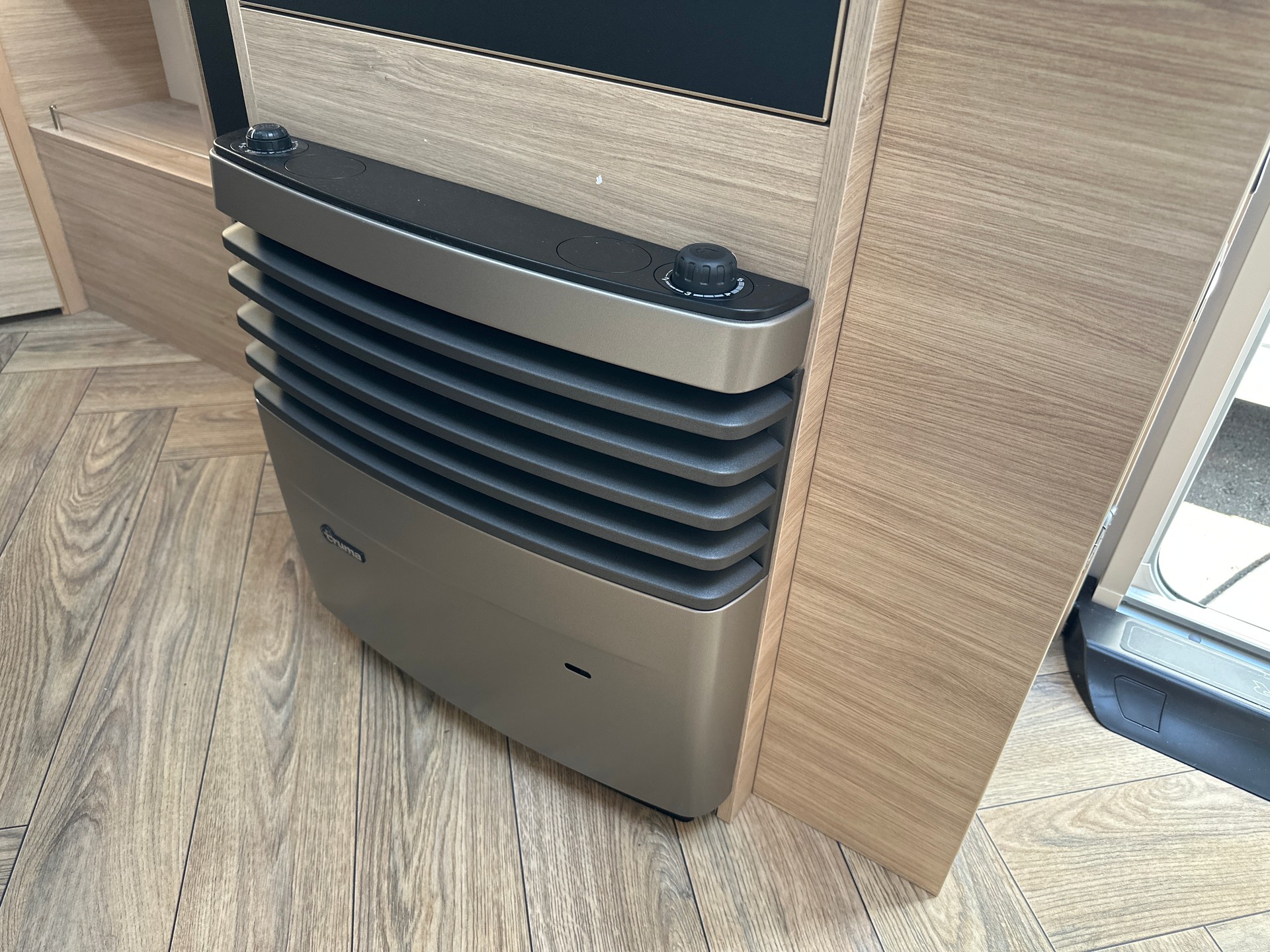 CARAVELAIR 410 Sport Line-image-9