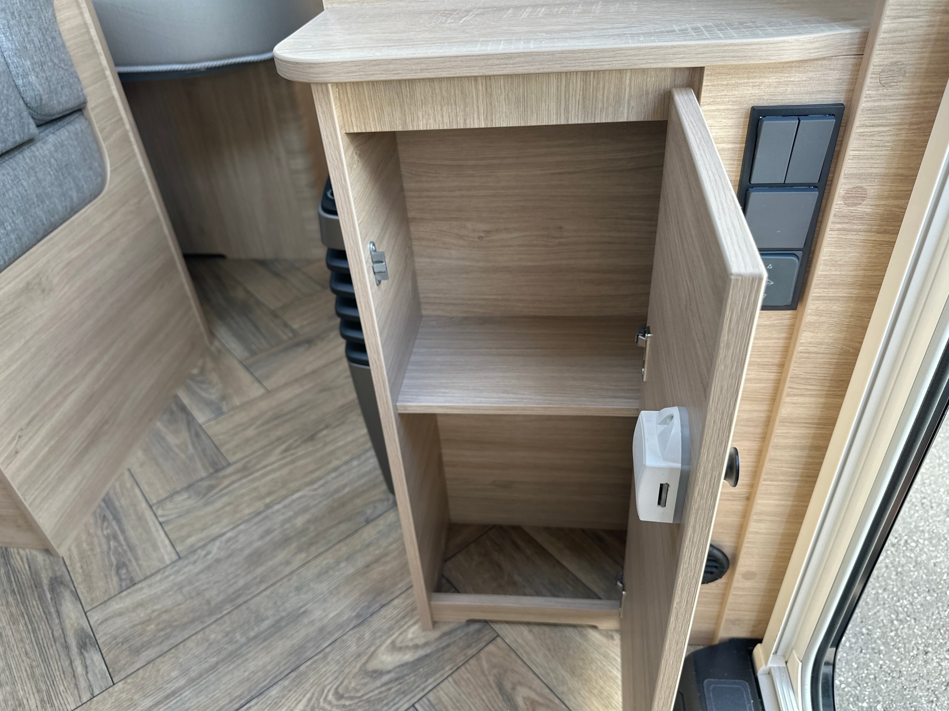 CARAVELAIR 410 Sport Line-image-15
