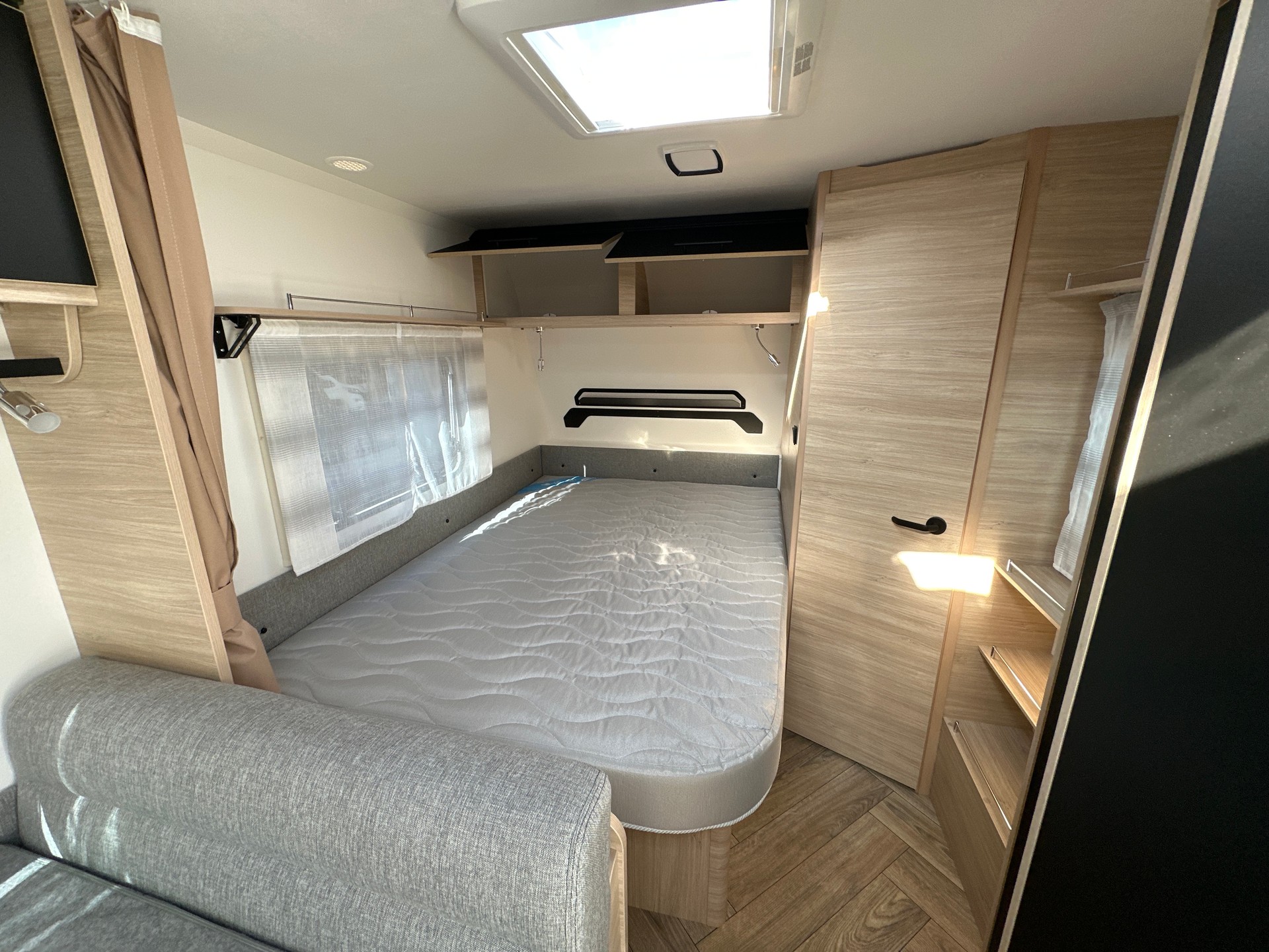 CARAVELAIR 410 Sport Line-image-5