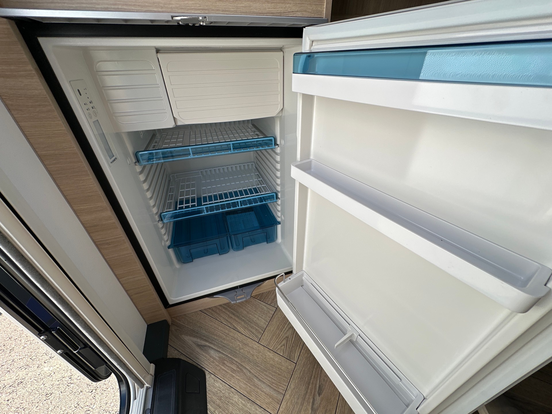 CARAVELAIR 410 Sport Line-image-12