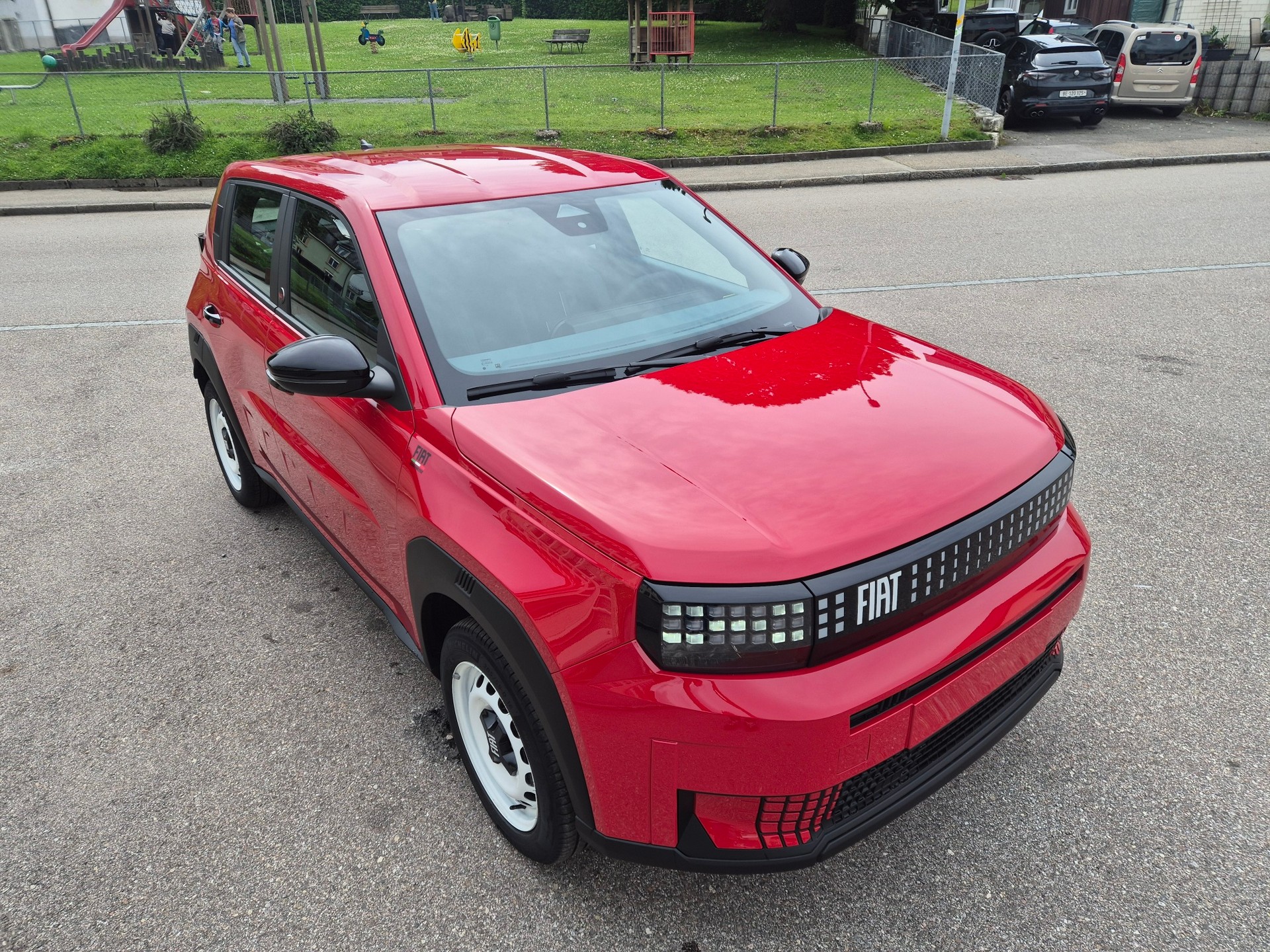 FIAT Grande Panda Elektro Red-image-5
