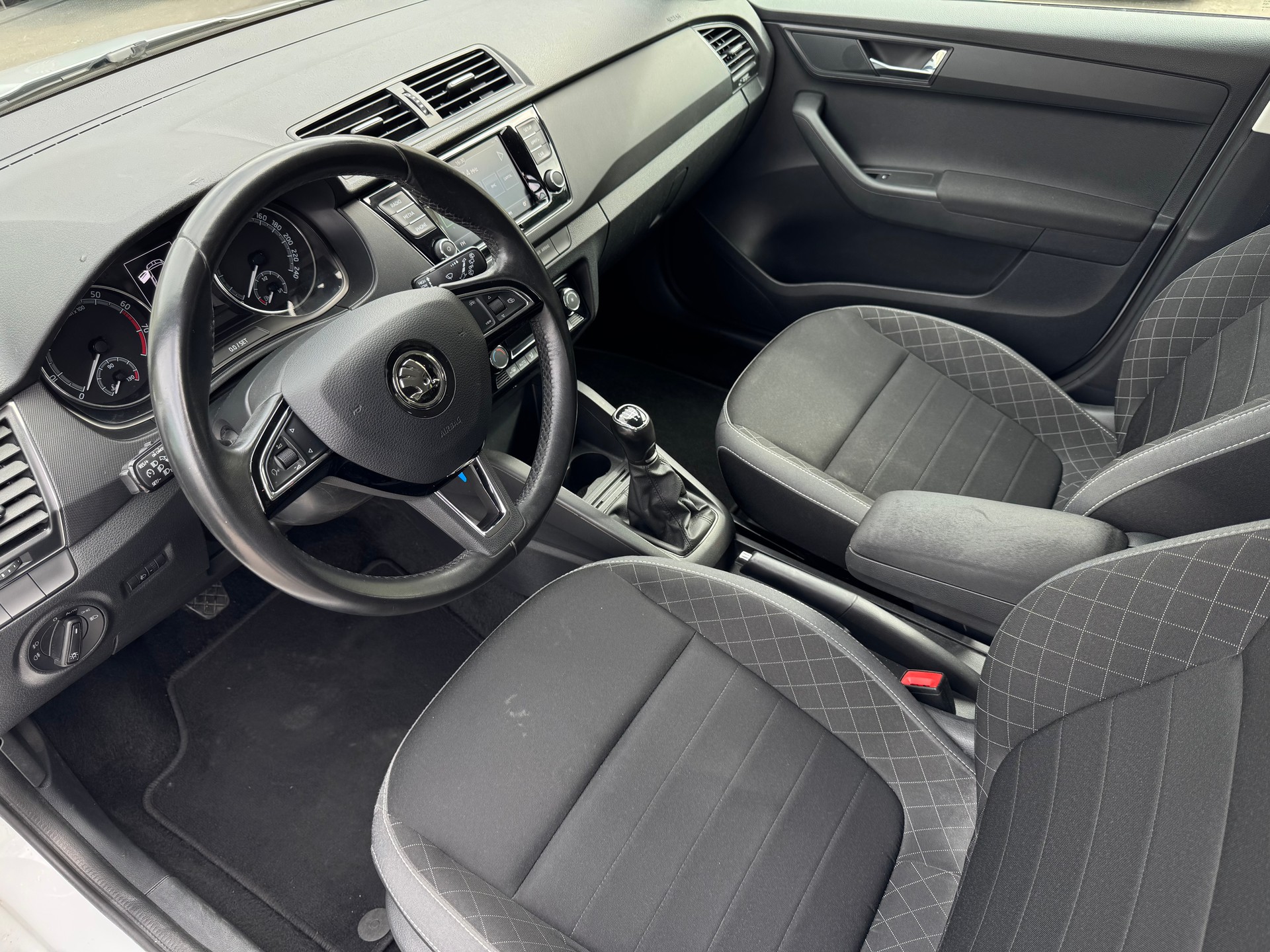 SKODA Fabia 1.0 TSI Ambition-image-10