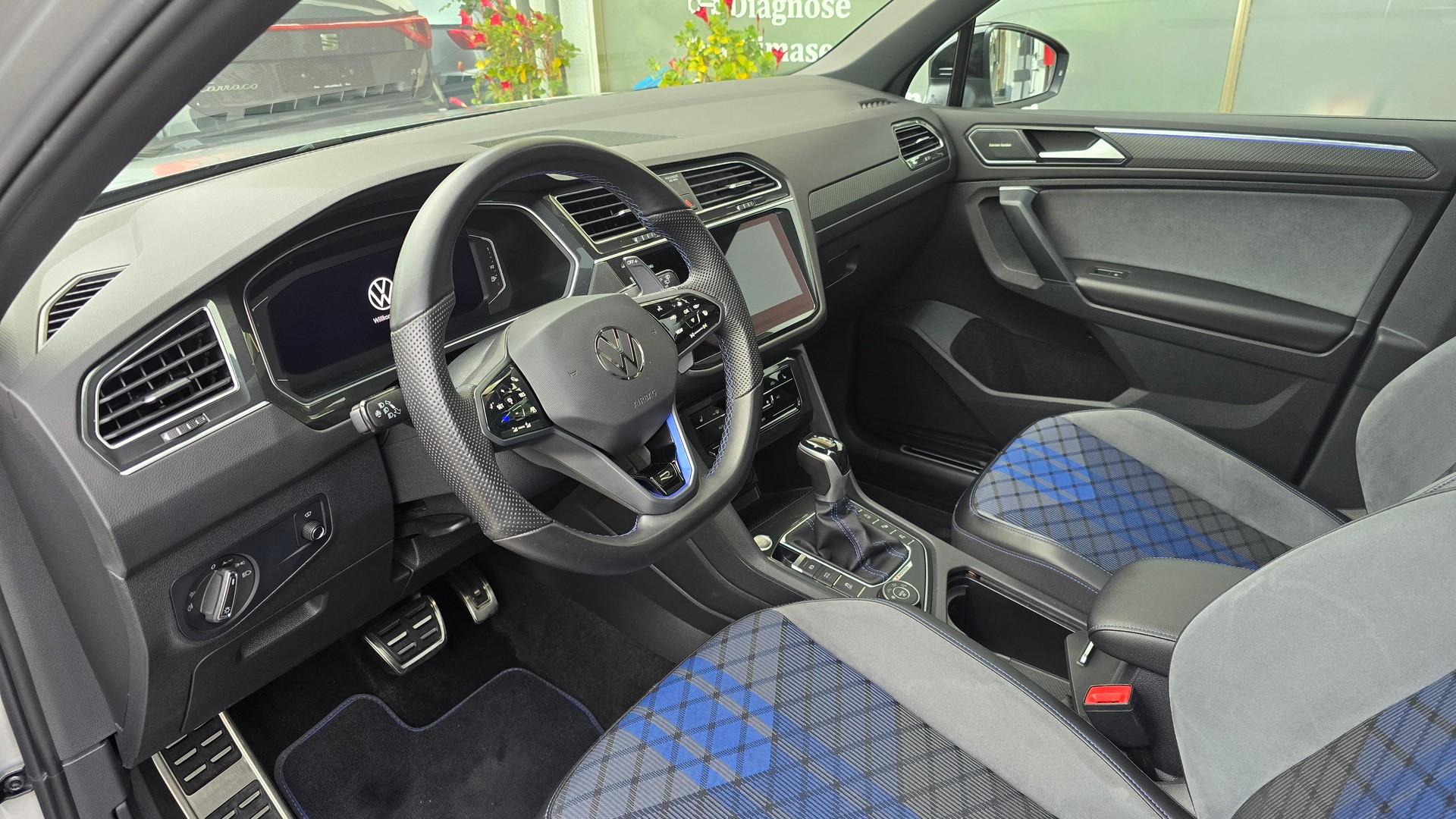 VW Tiguan 2.0TSI R 4Motion DSG-image-9