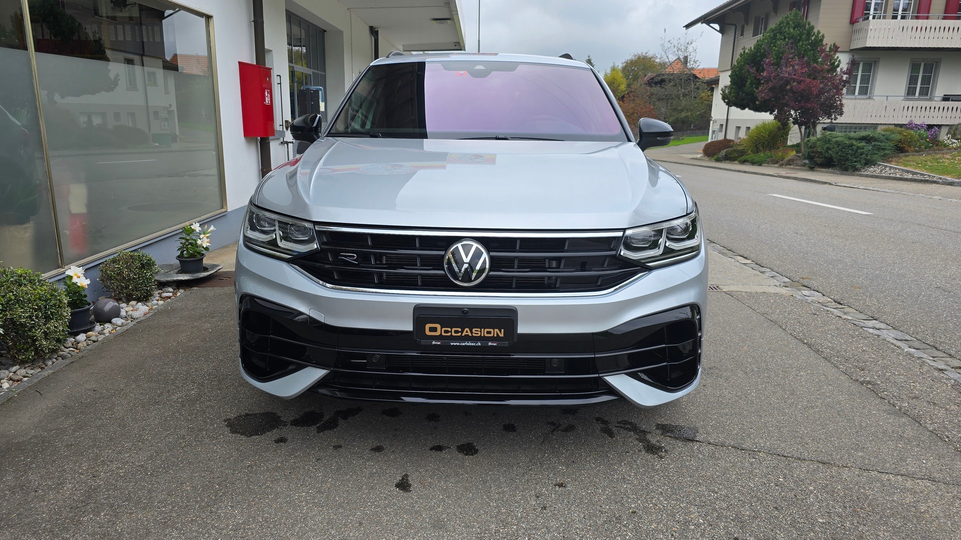 VW Tiguan 2.0TSI R 4Motion DSG-image-2