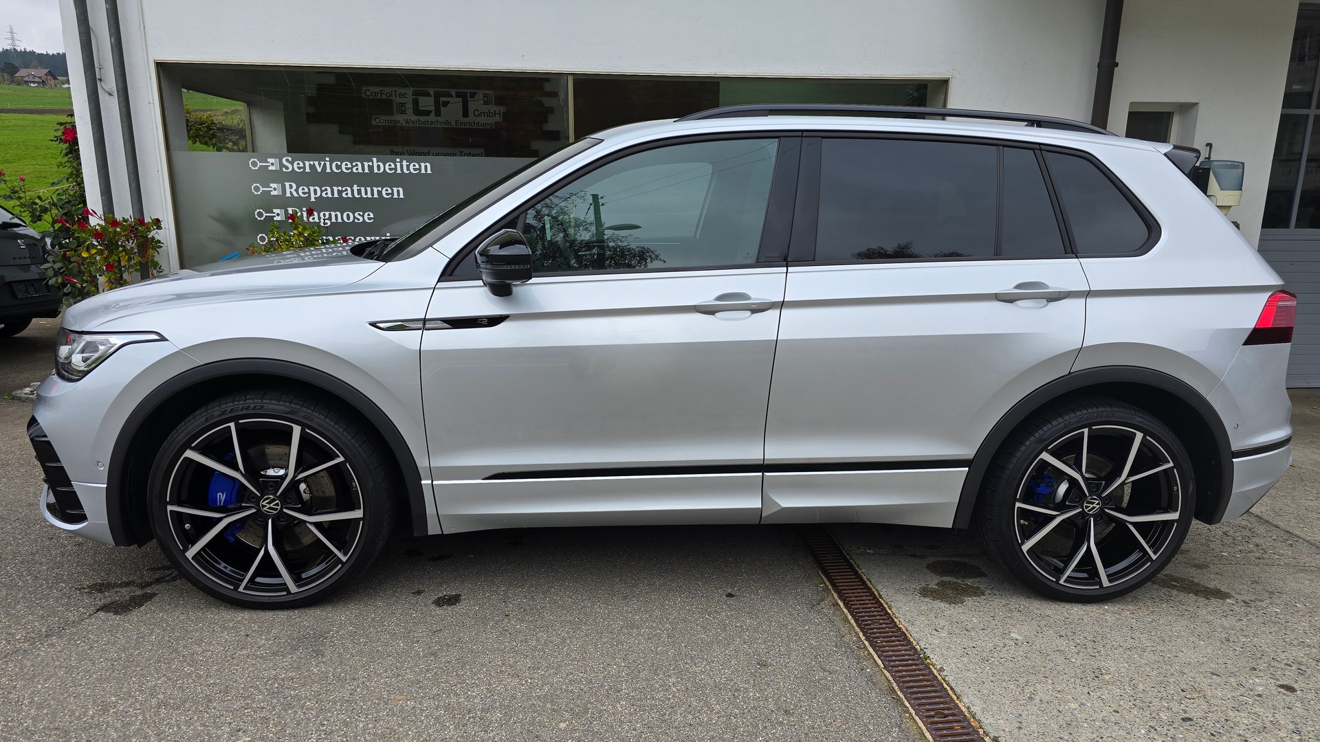 VW Tiguan 2.0TSI R 4Motion DSG-image-4