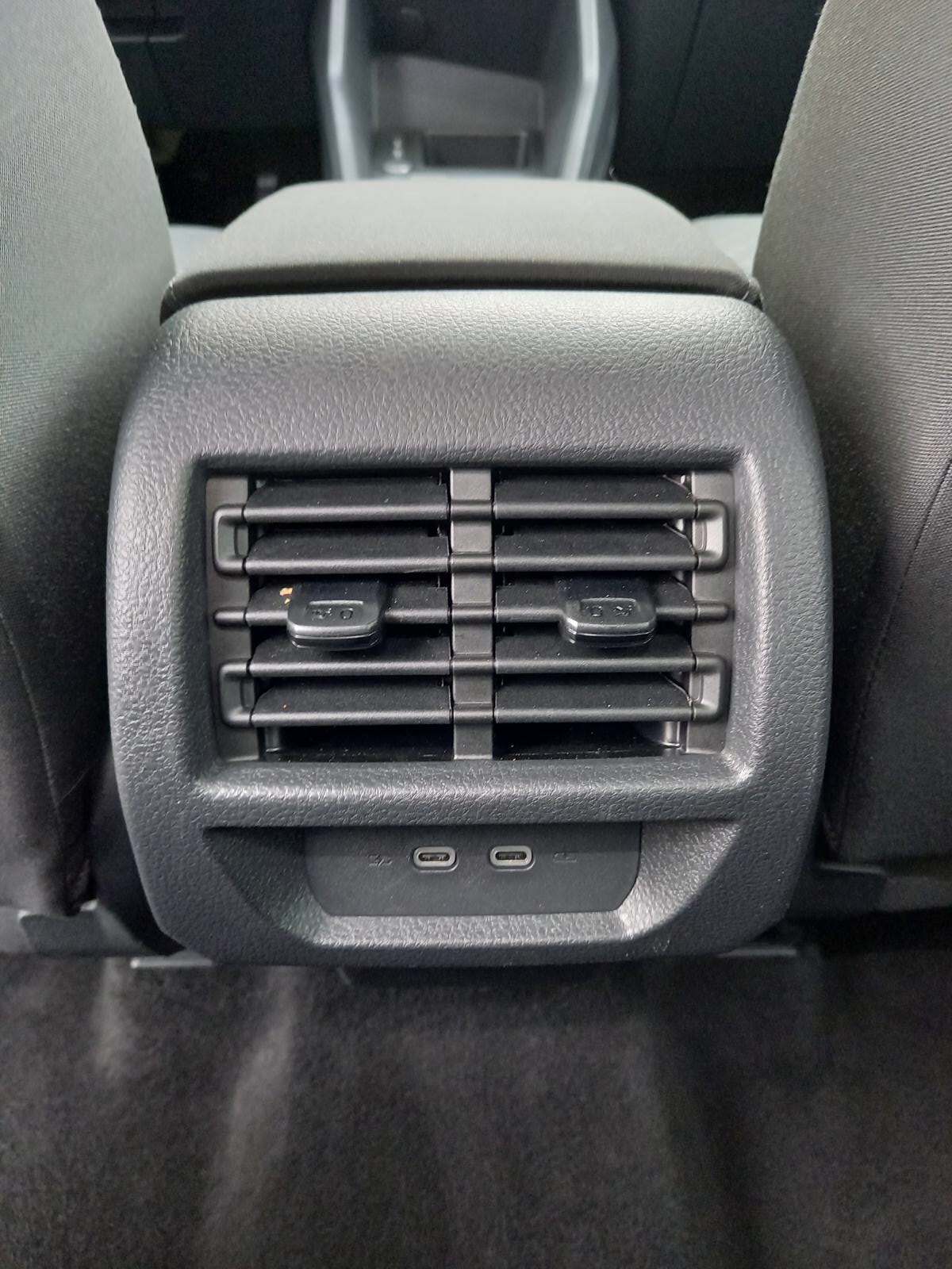 FORD Tourneo Connect 2.0 EcoBlue Titanium Automat-image-12