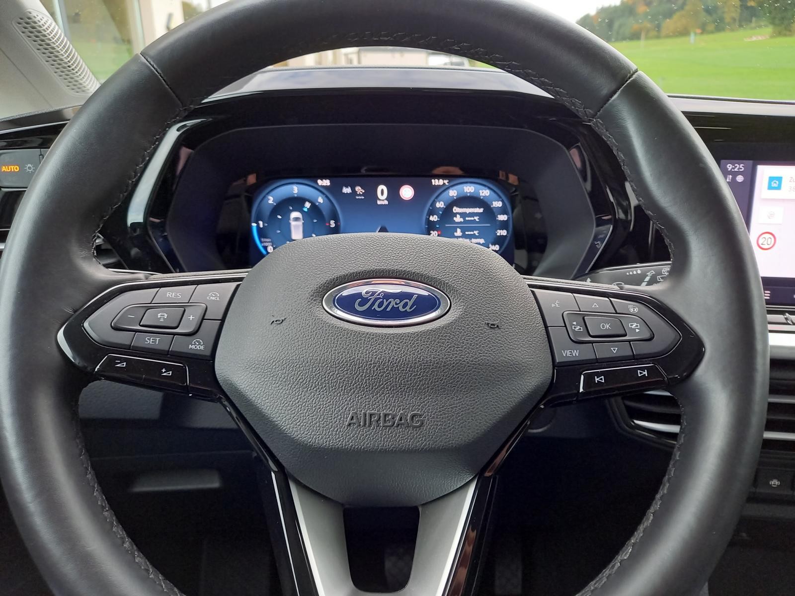 FORD Tourneo Connect 2.0 EcoBlue Titanium Automat-image-5