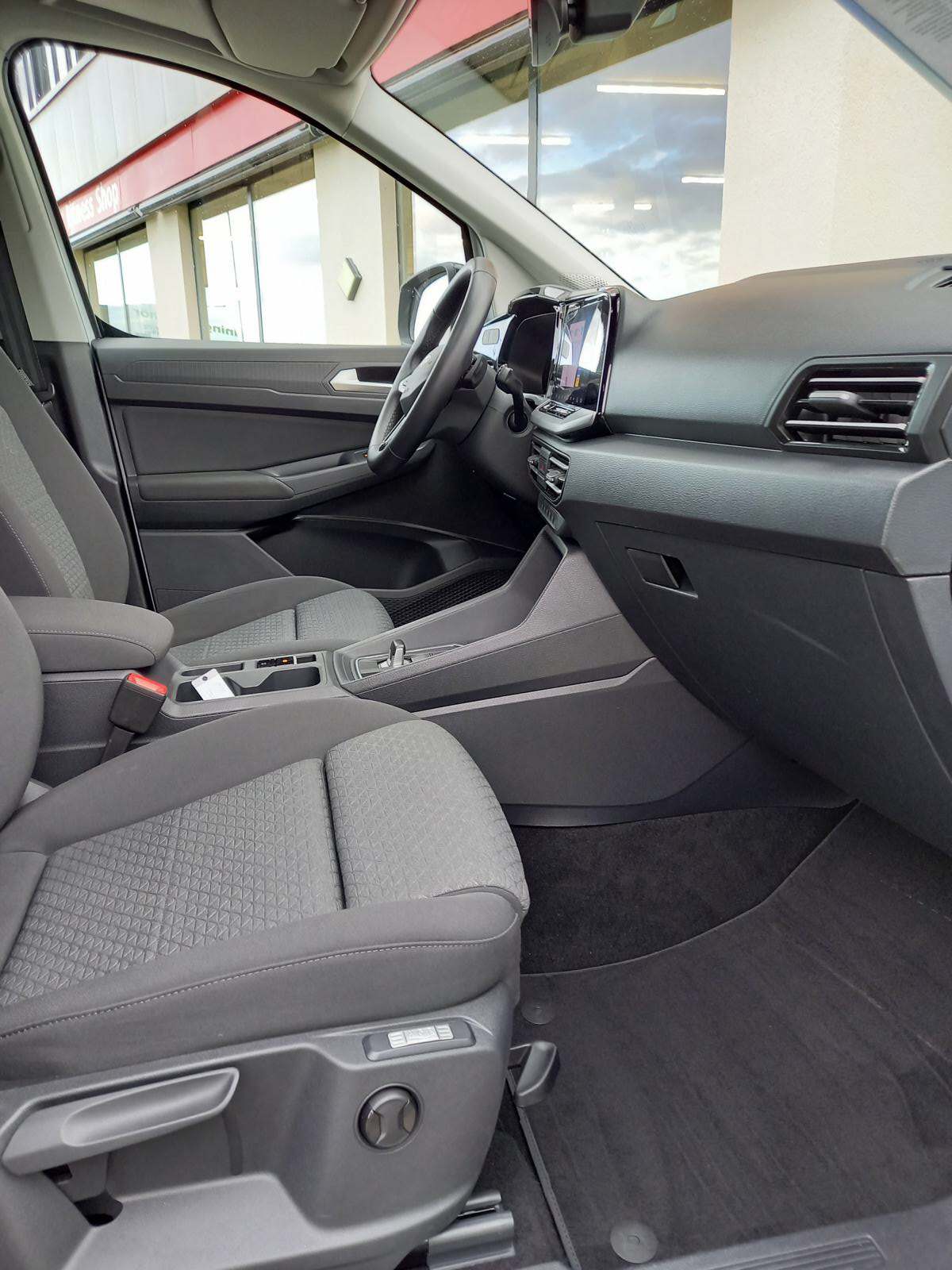 FORD Tourneo Connect 2.0 EcoBlue Titanium Automat-image-9