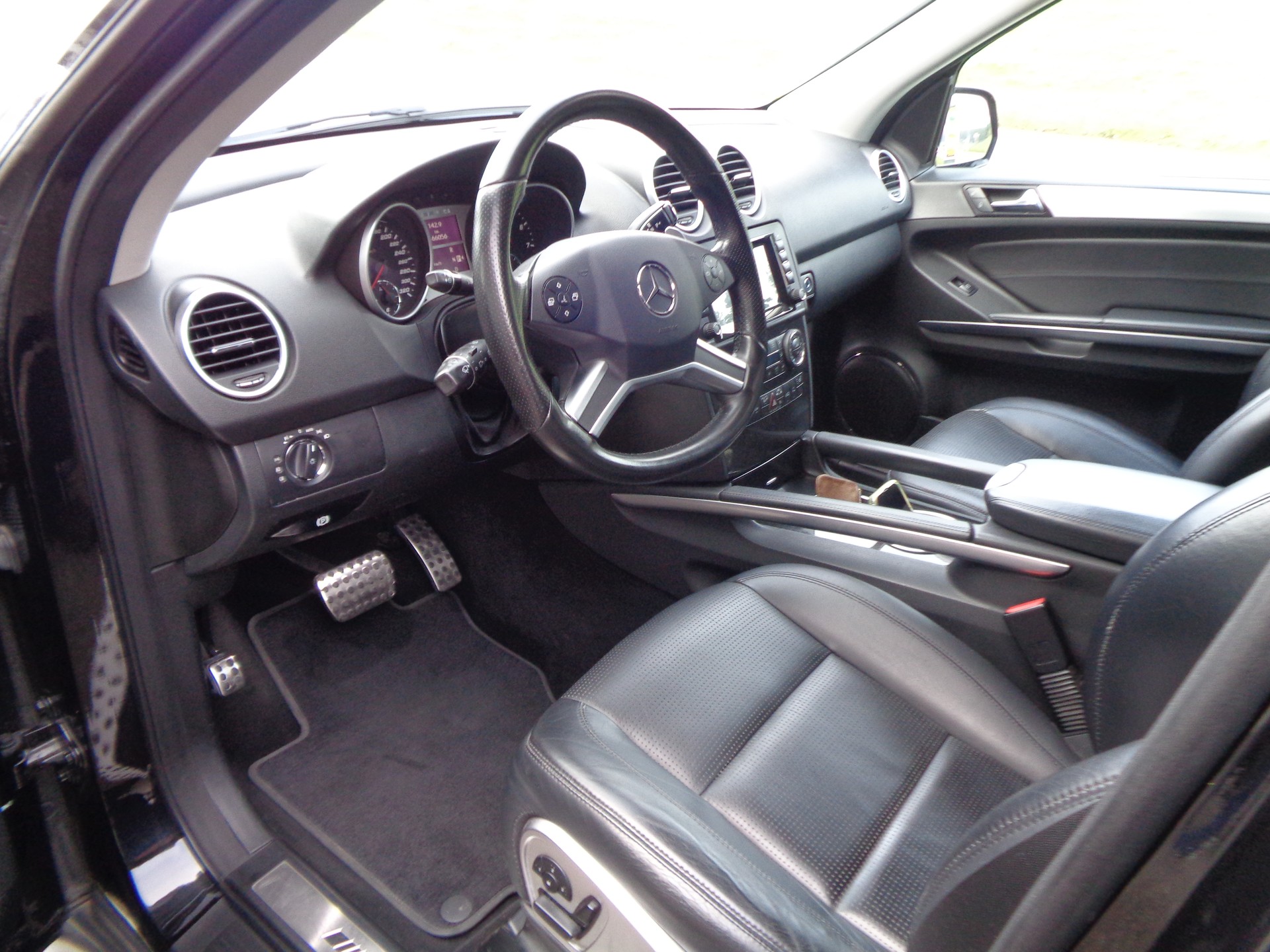 MERCEDES-BENZ ML 63 AMG 4Matic 7G-Tronic-image-4