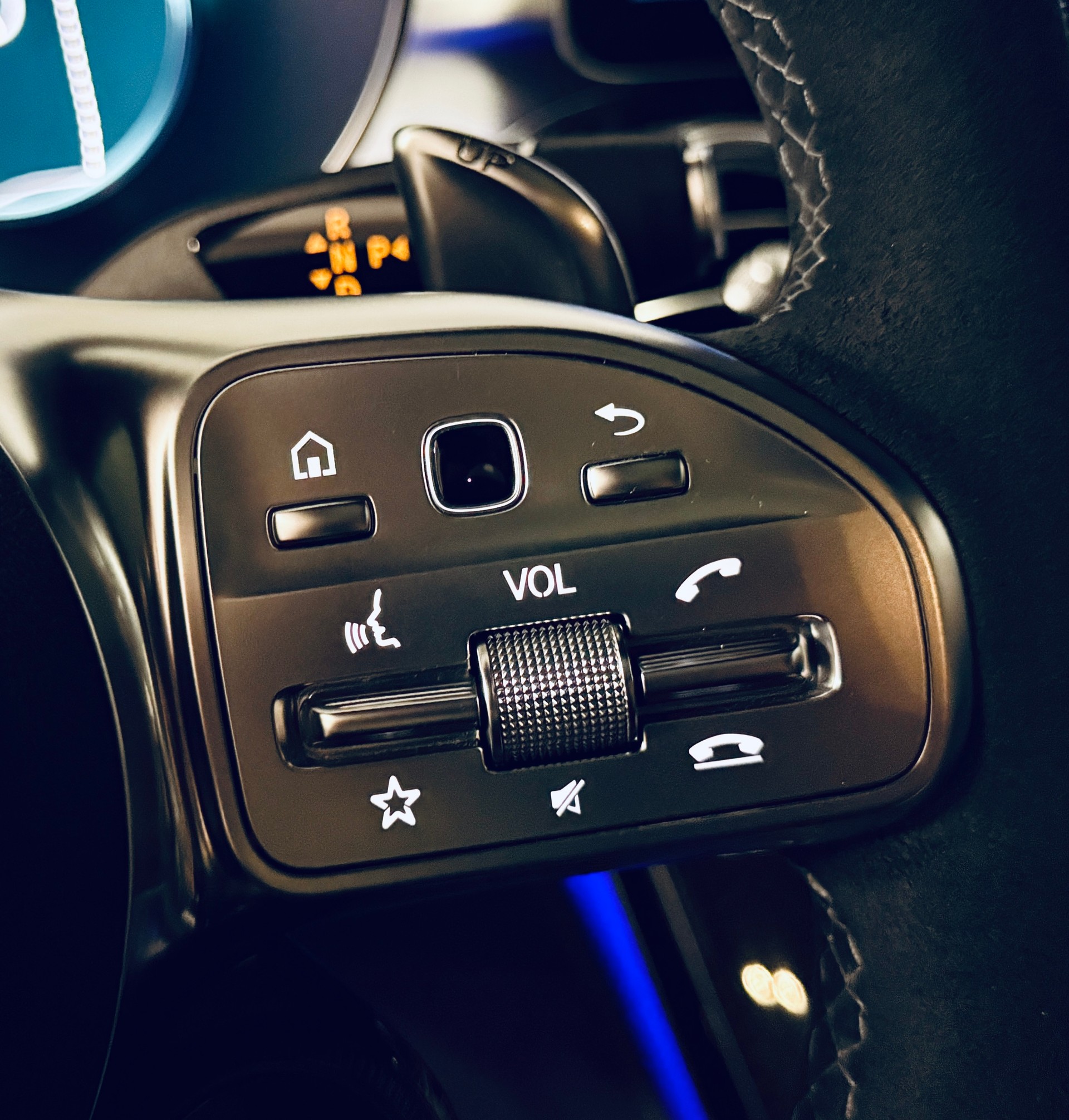 MERCEDES-BENZ C 63 S AMG Premium 9G-tronic-image-21