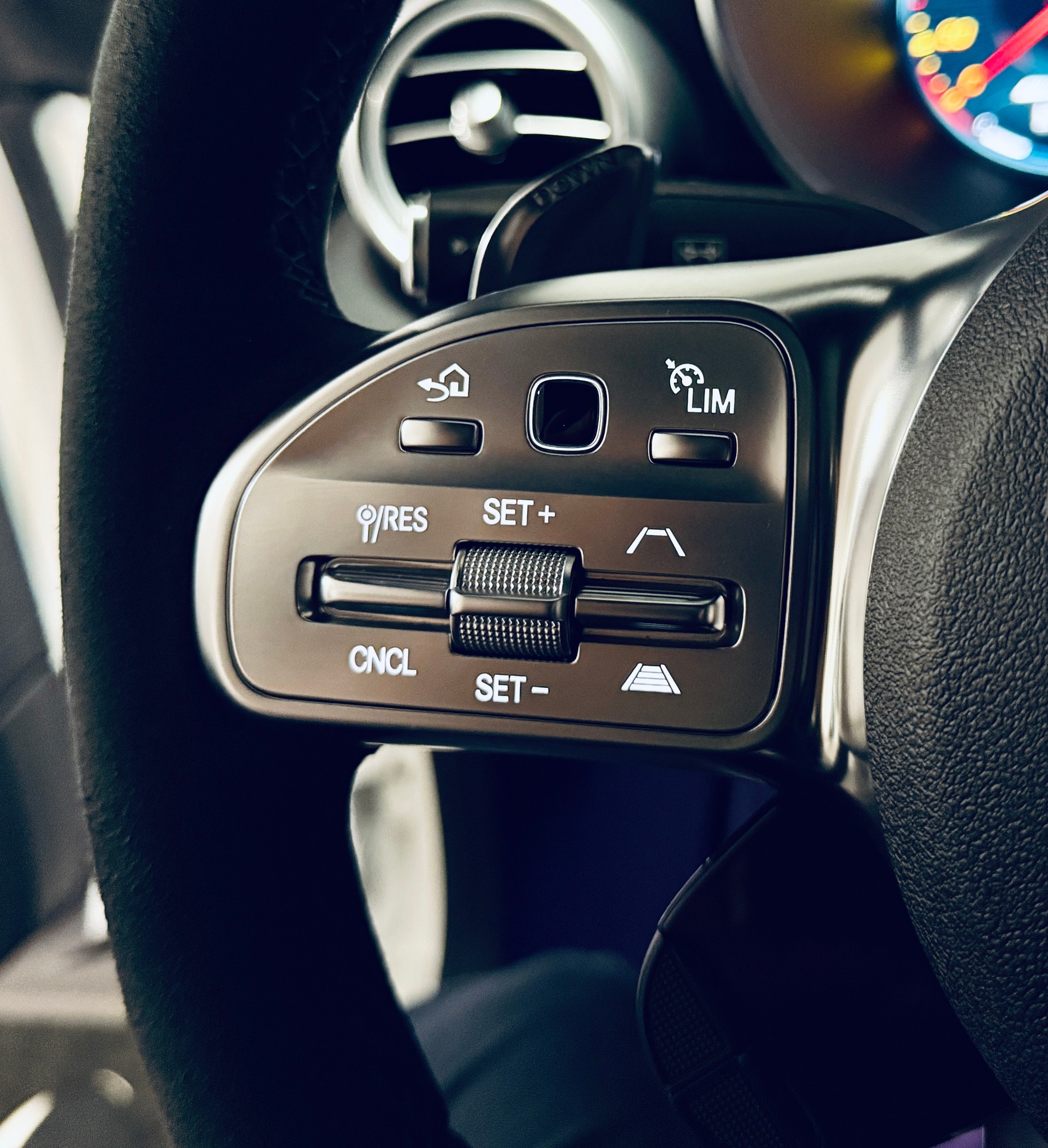 MERCEDES-BENZ C 63 S AMG Premium 9G-tronic-image-22