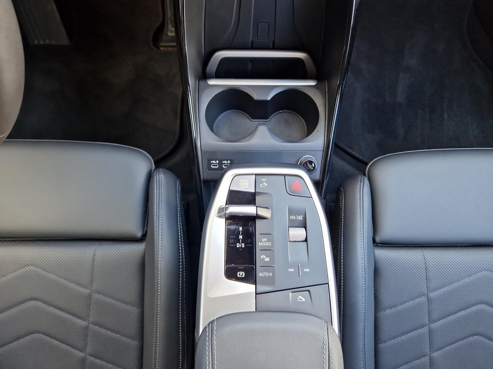 BMW 230e xDrive Active Tourer M Sport-image-2