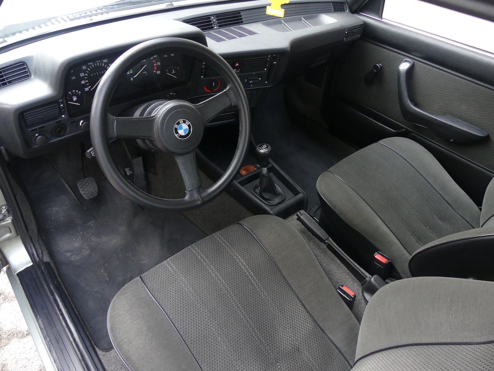 BMW 323 i (Vétéran)-image-6