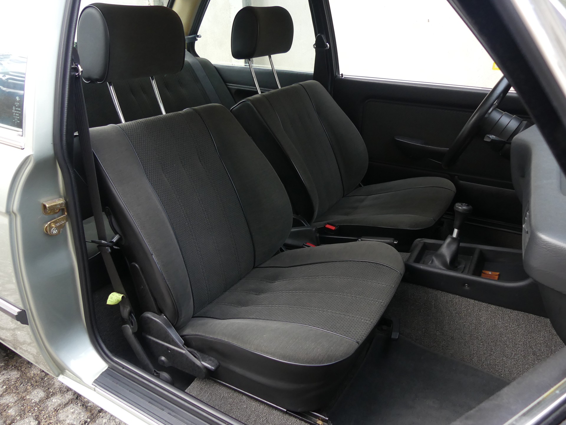 BMW 323 i (Vétéran)-image-7