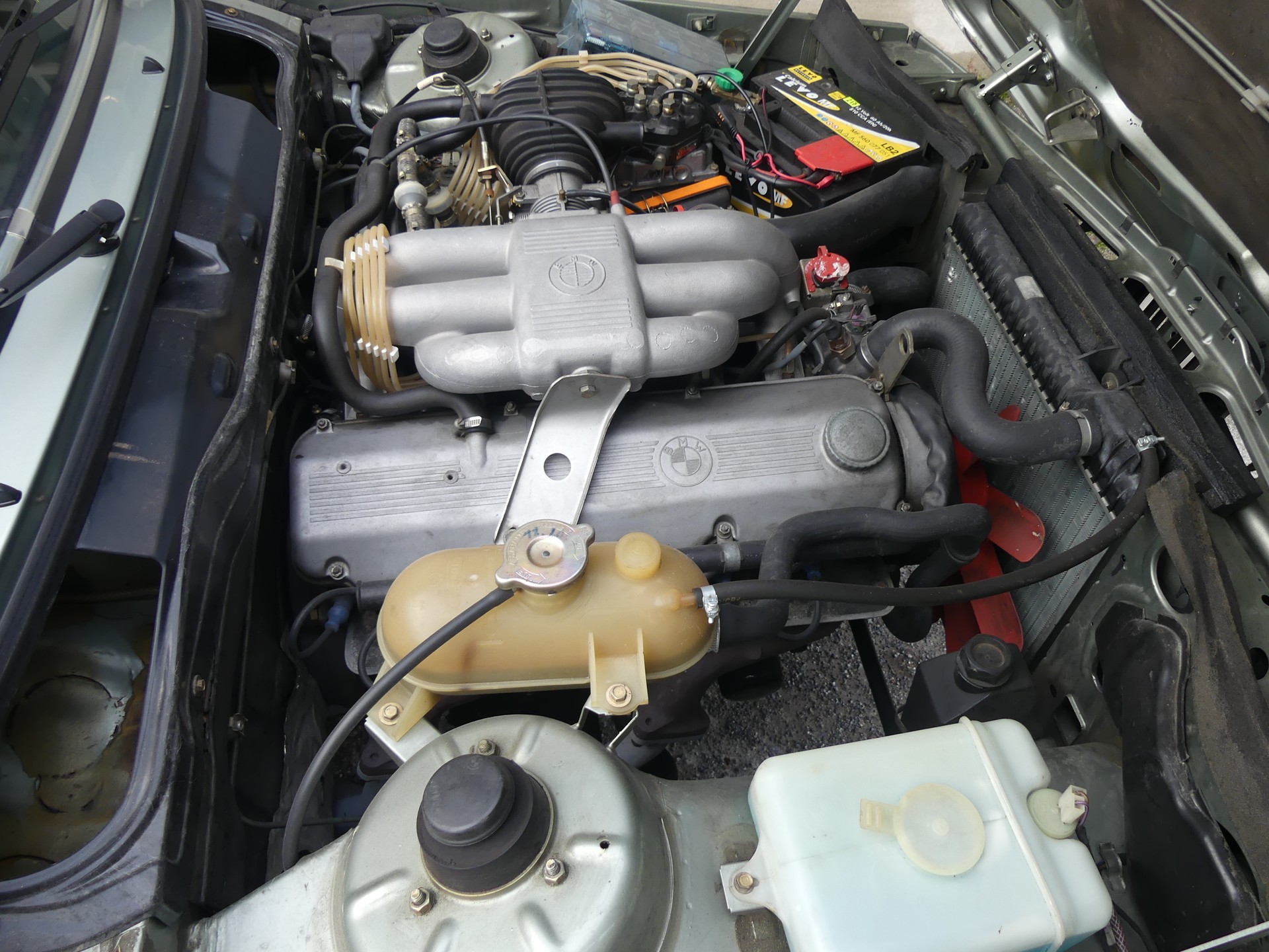 BMW 323 i (Vétéran)-image-9