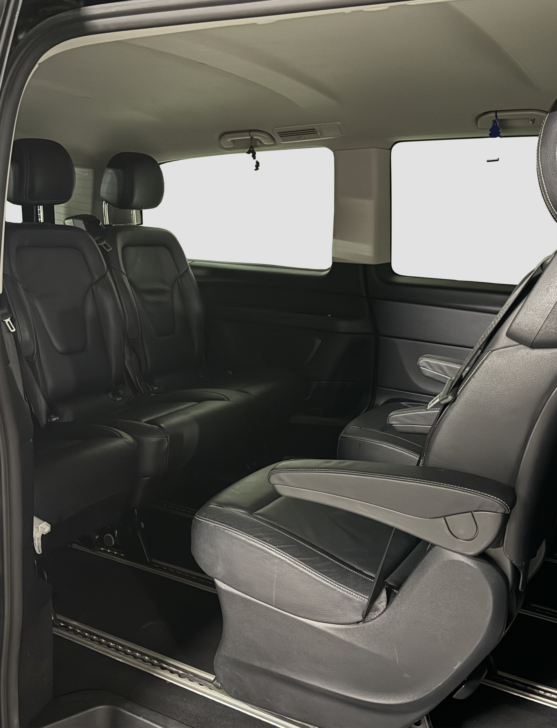 MERCEDES-BENZ V 220 d Avantgarde lang 9G-Tronic-image-11