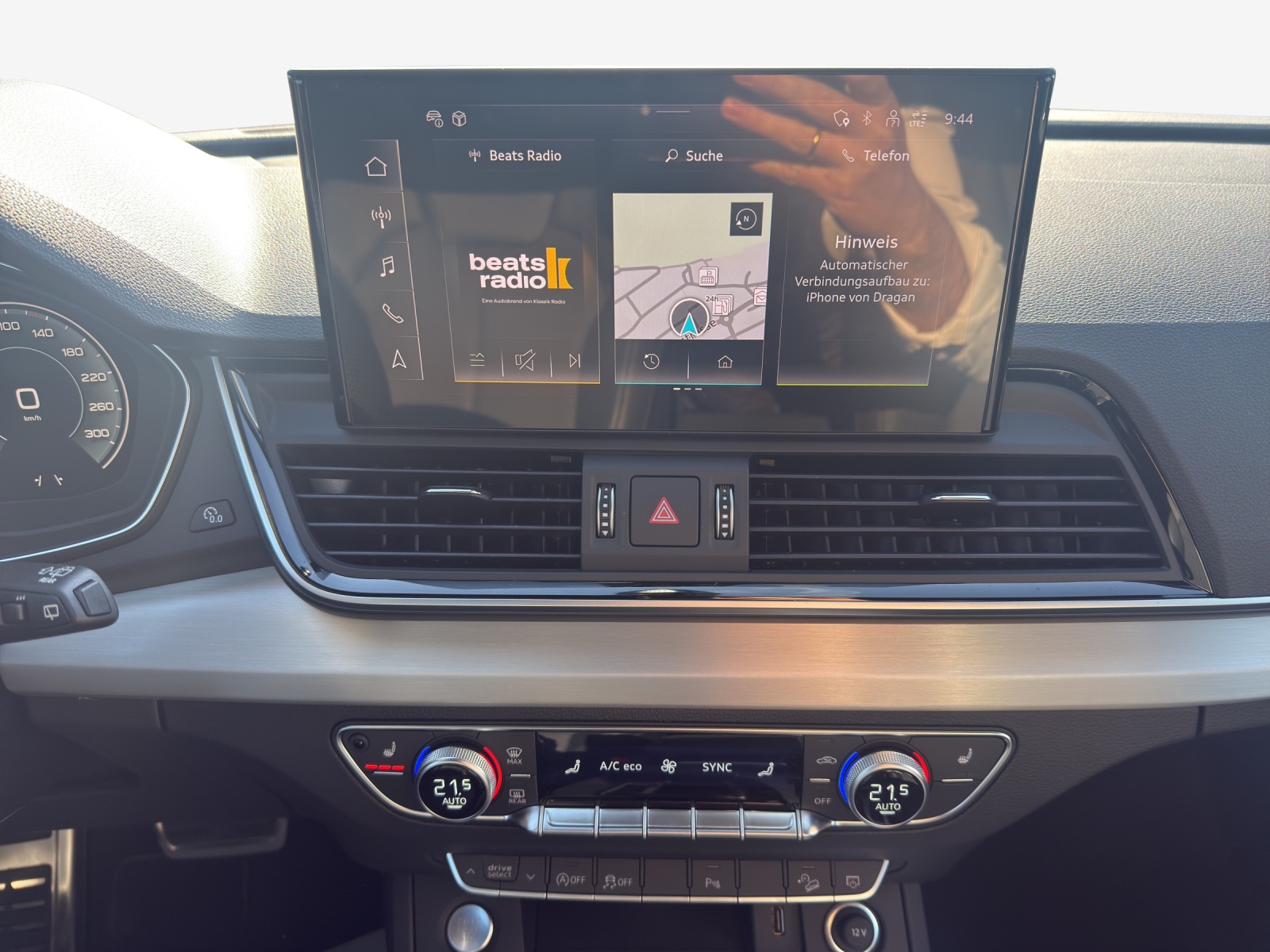 AUDI Q5 40 TDI Black Edition quattro S-tronic-image-10