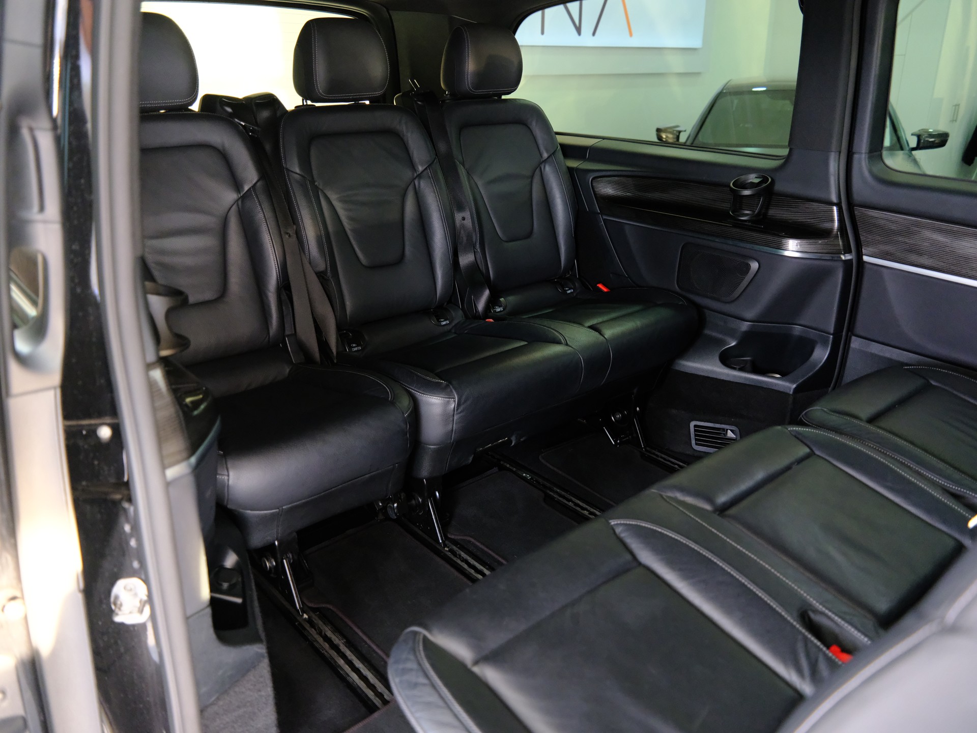 MERCEDES-BENZ V 250 d extralang 4Matic 9G-Tronic-image-12